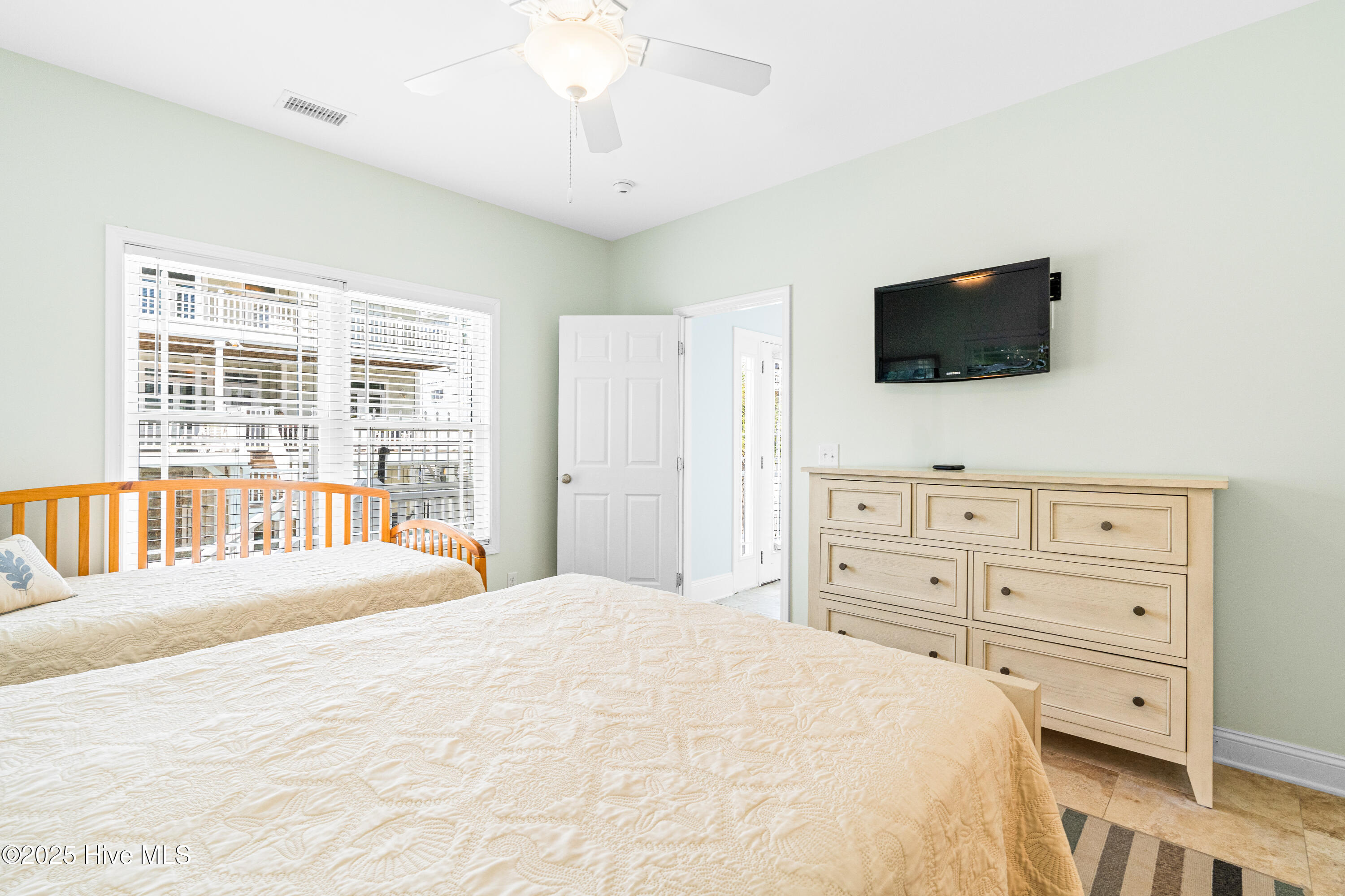 100530608 | Photo 51