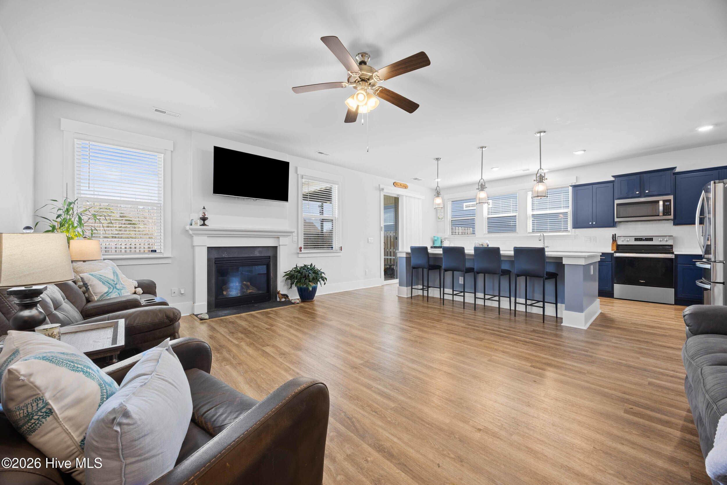 100561686 | Photo 15