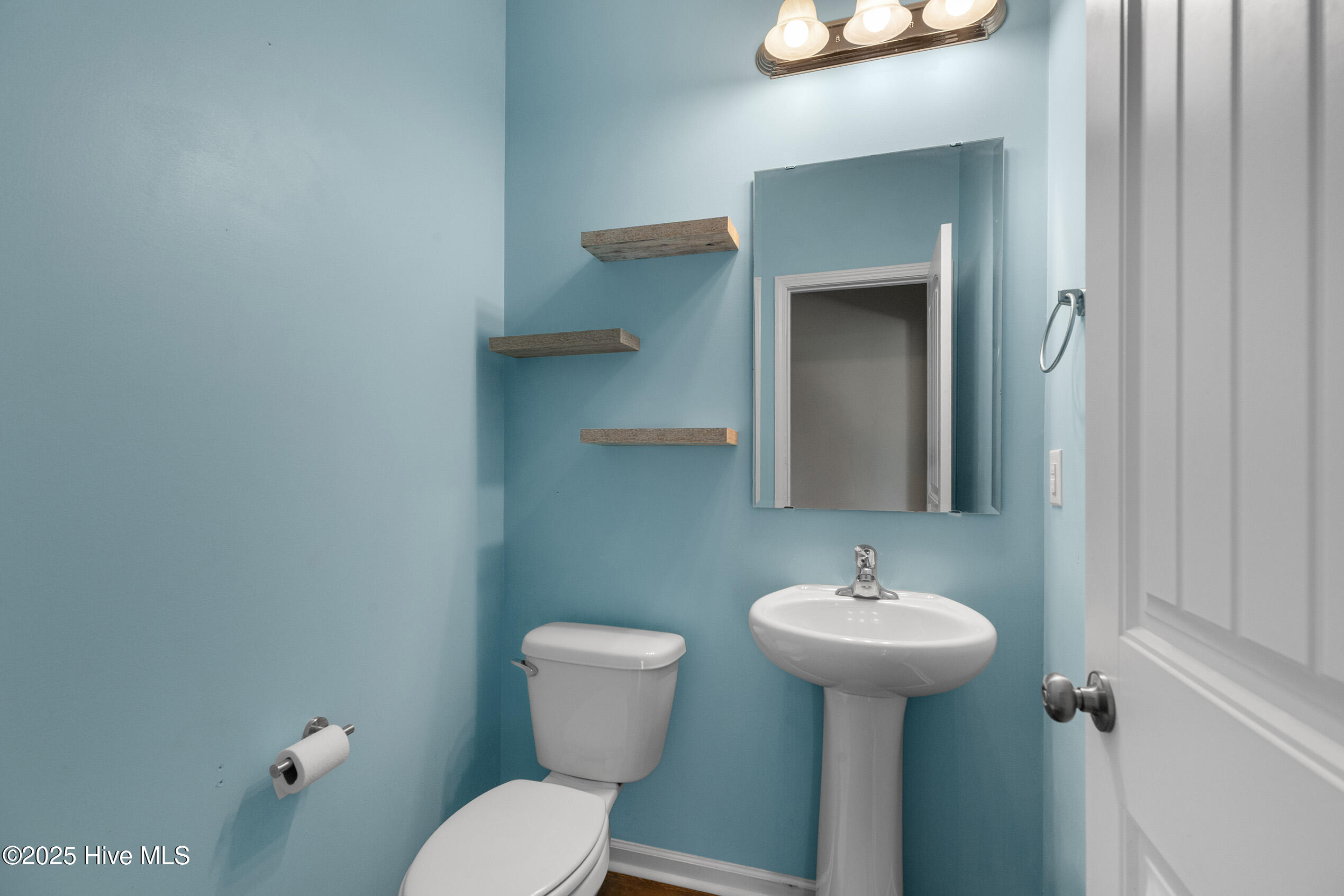 100547149 | Photo 16