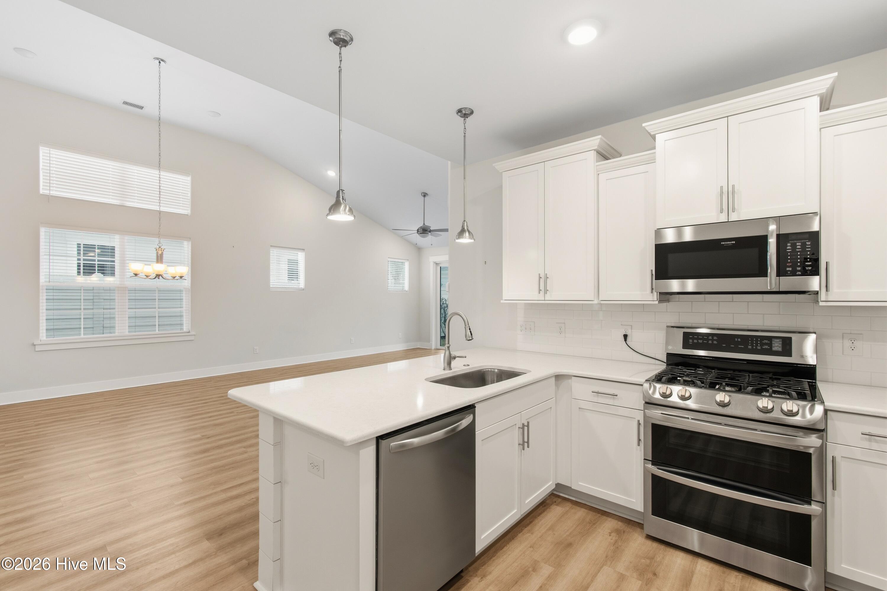 100558593 | Photo 14