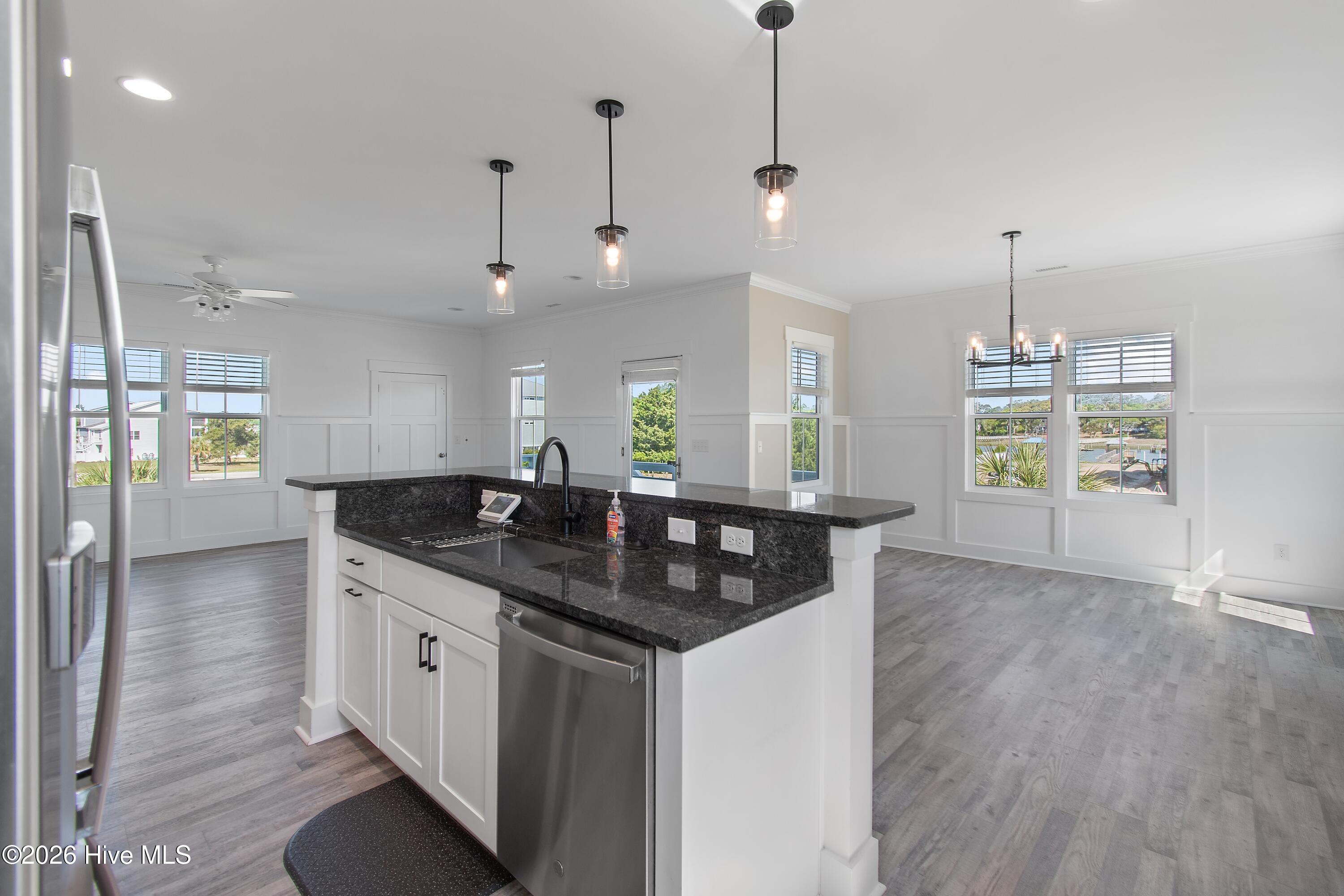 100567916 | Photo 19