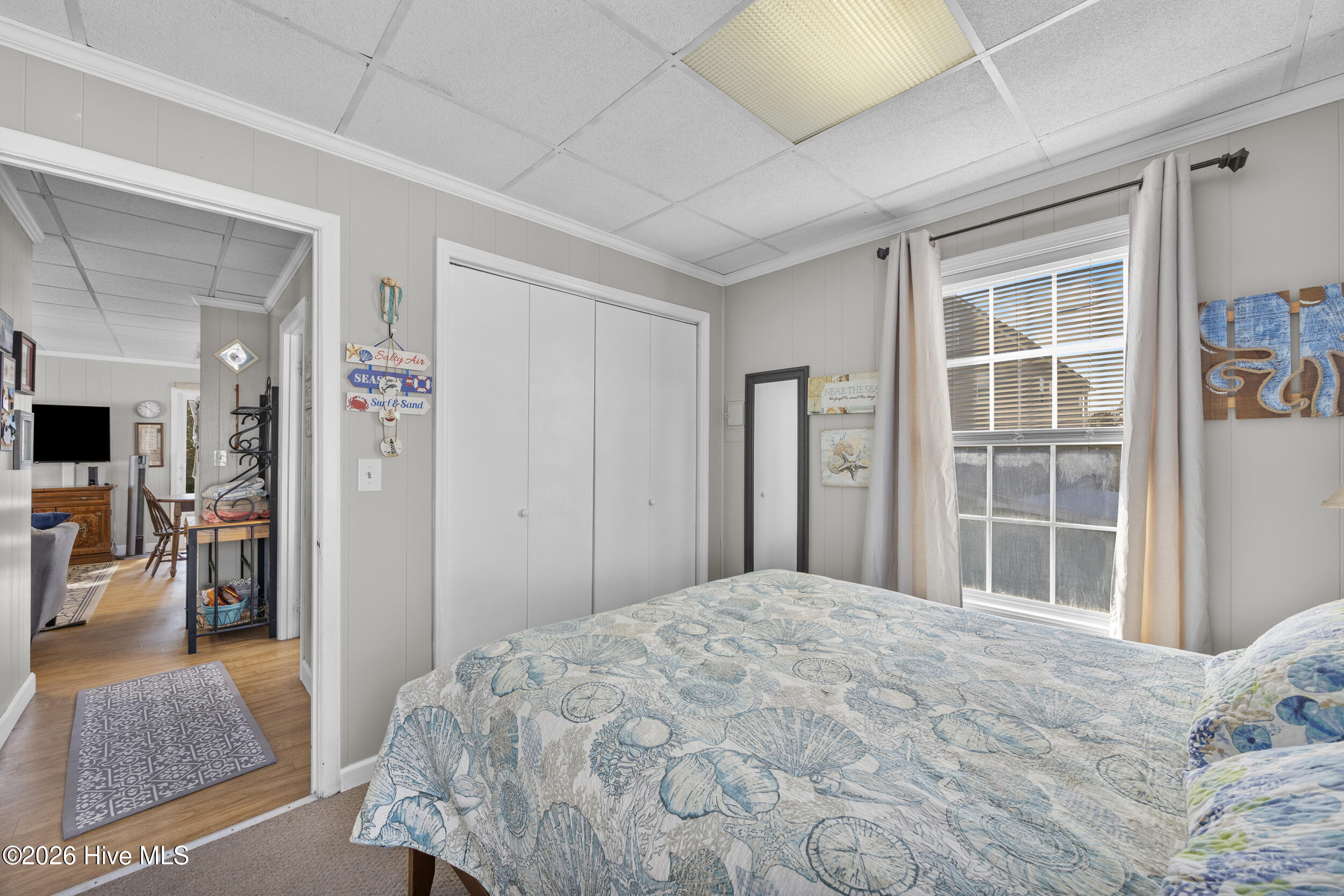 100548629 | Photo 16