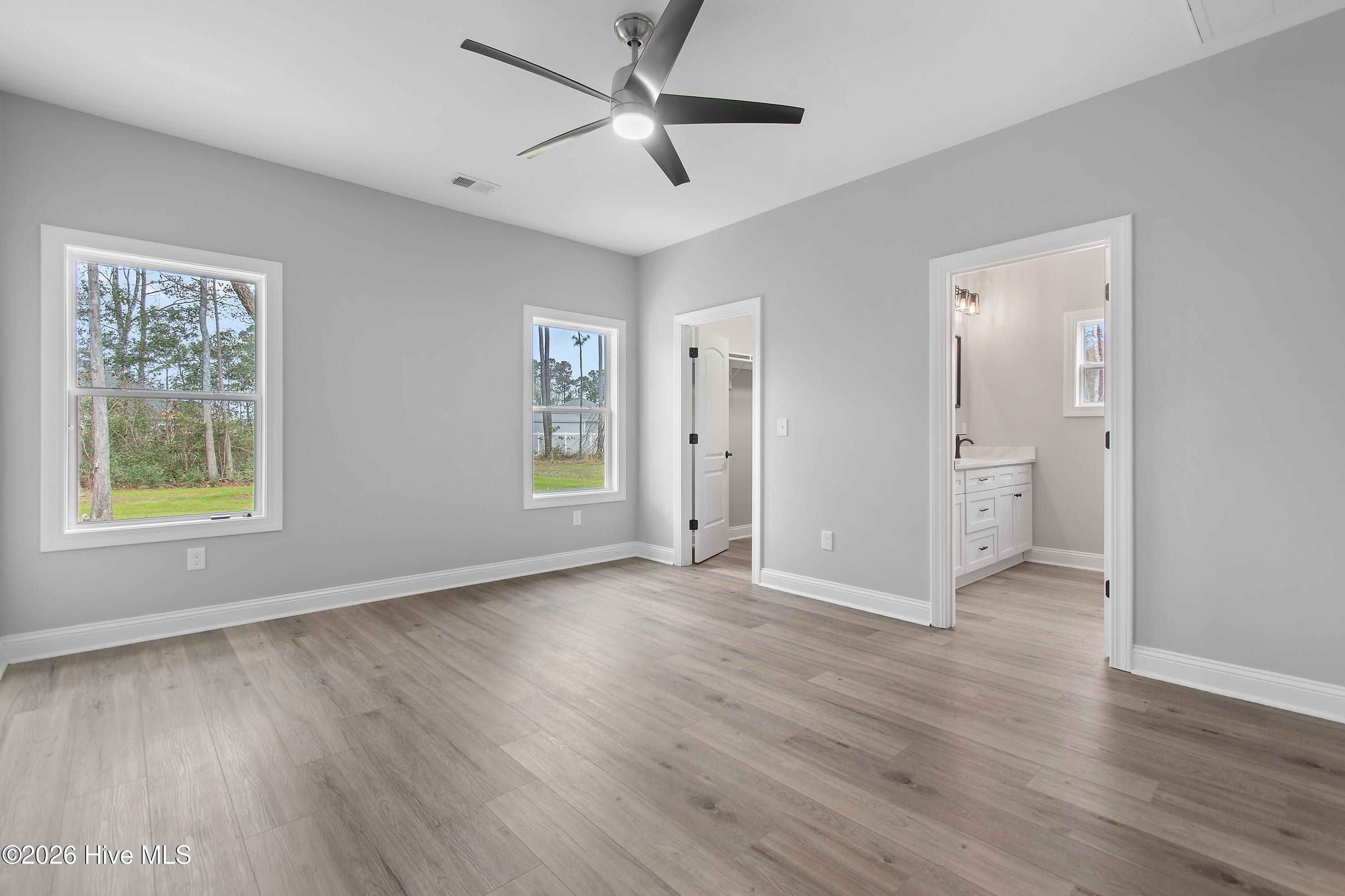 100563159 | Photo 17