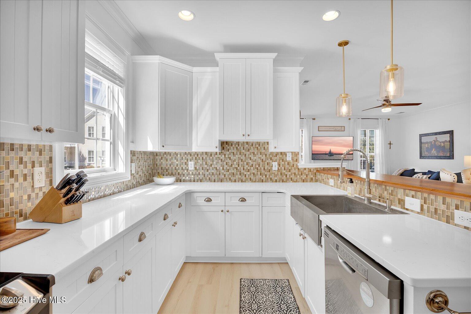 100545329 | Photo 38