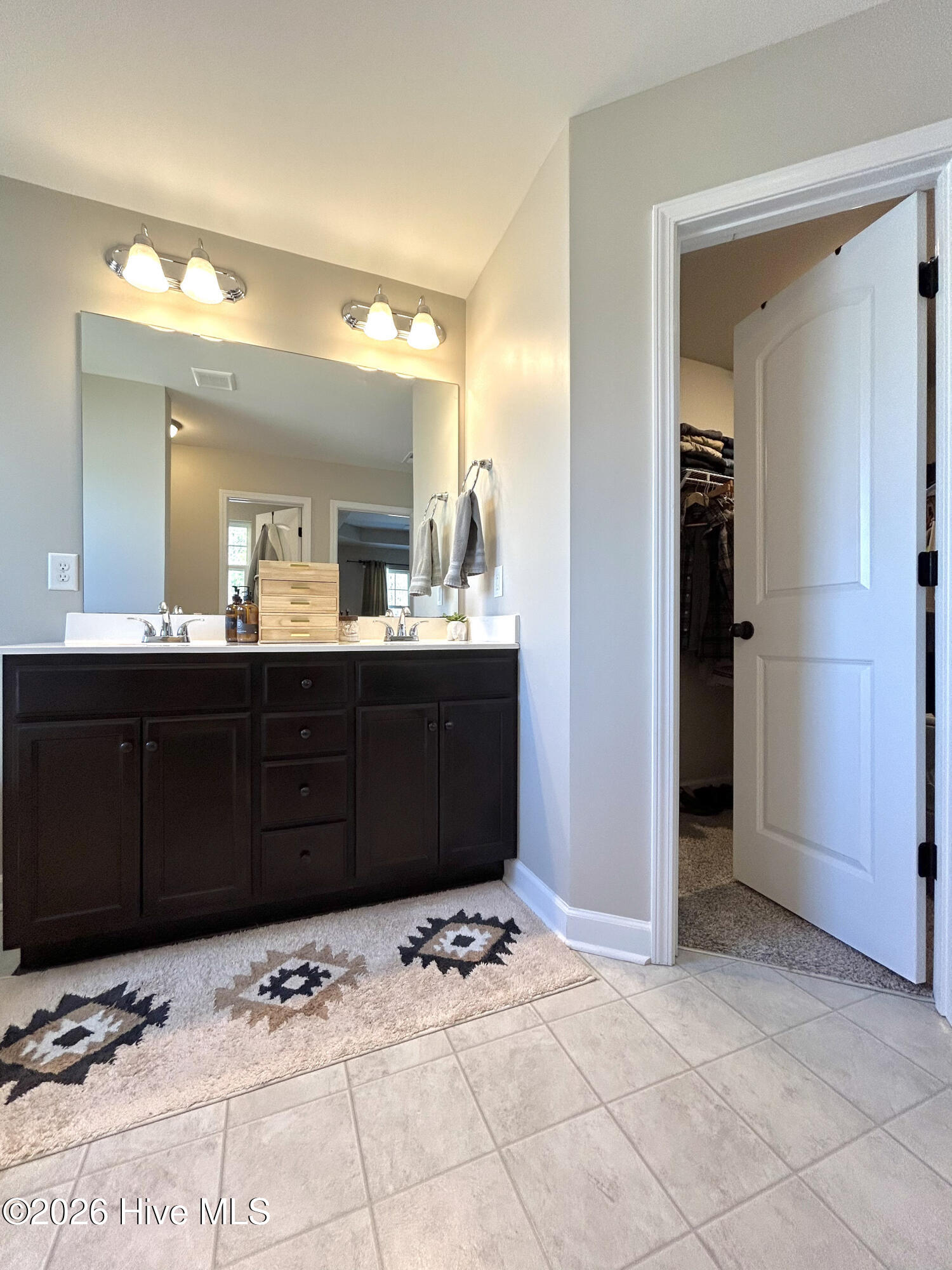 100557400 | Photo 40