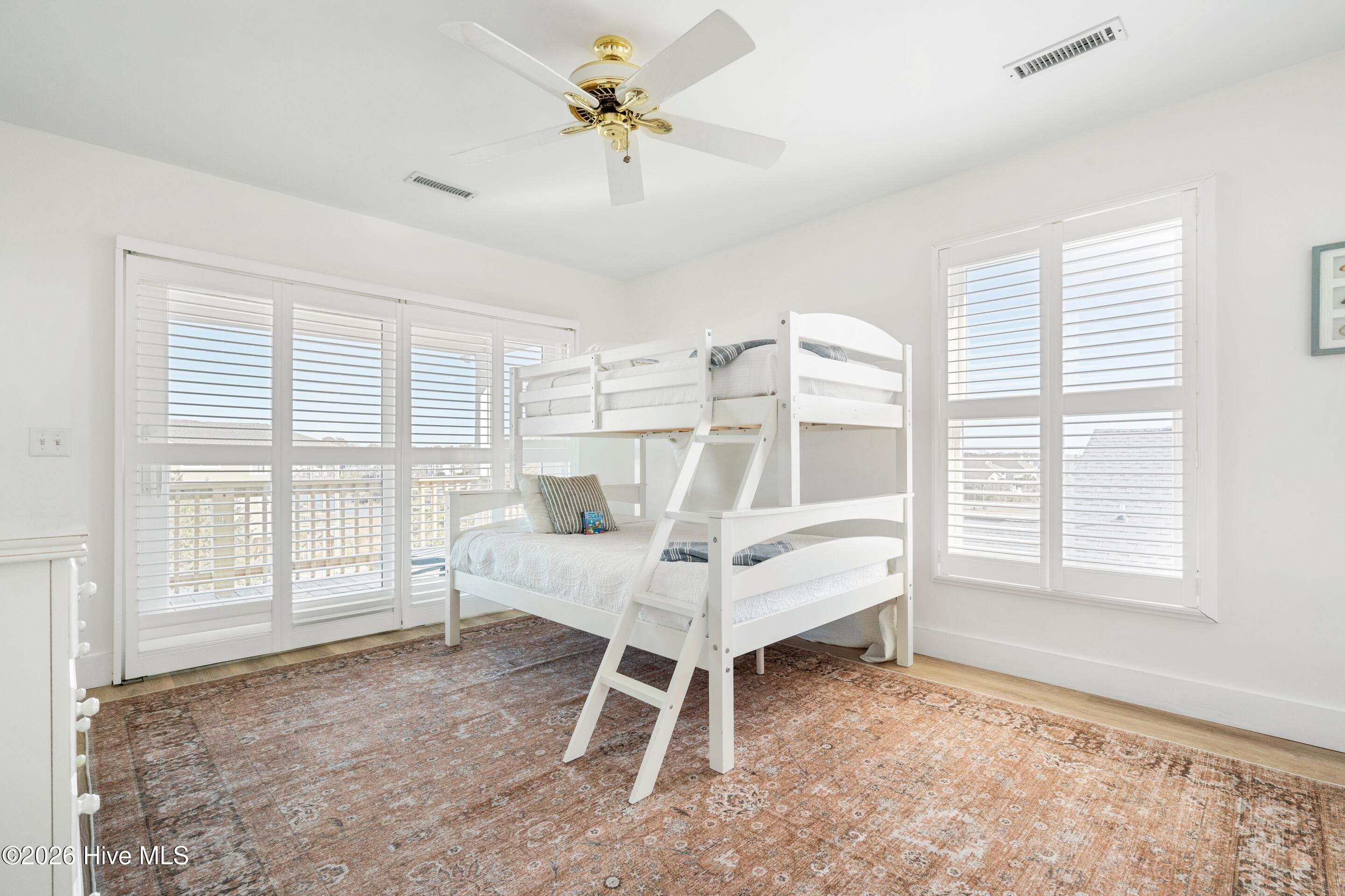 100549309 | Photo 63