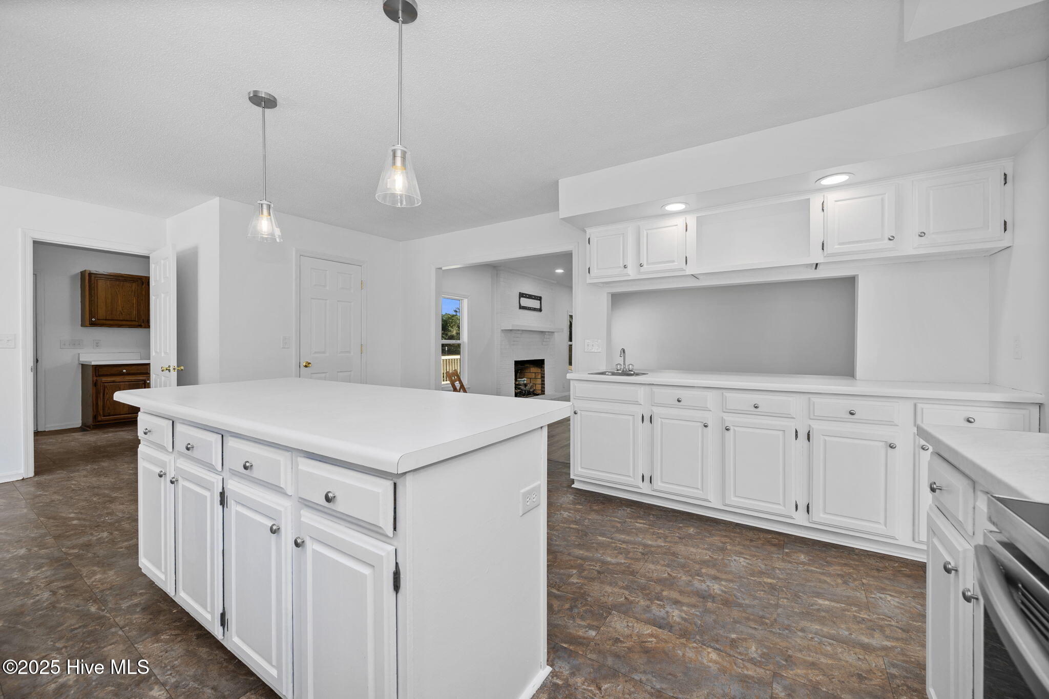 100545145 | Photo 21