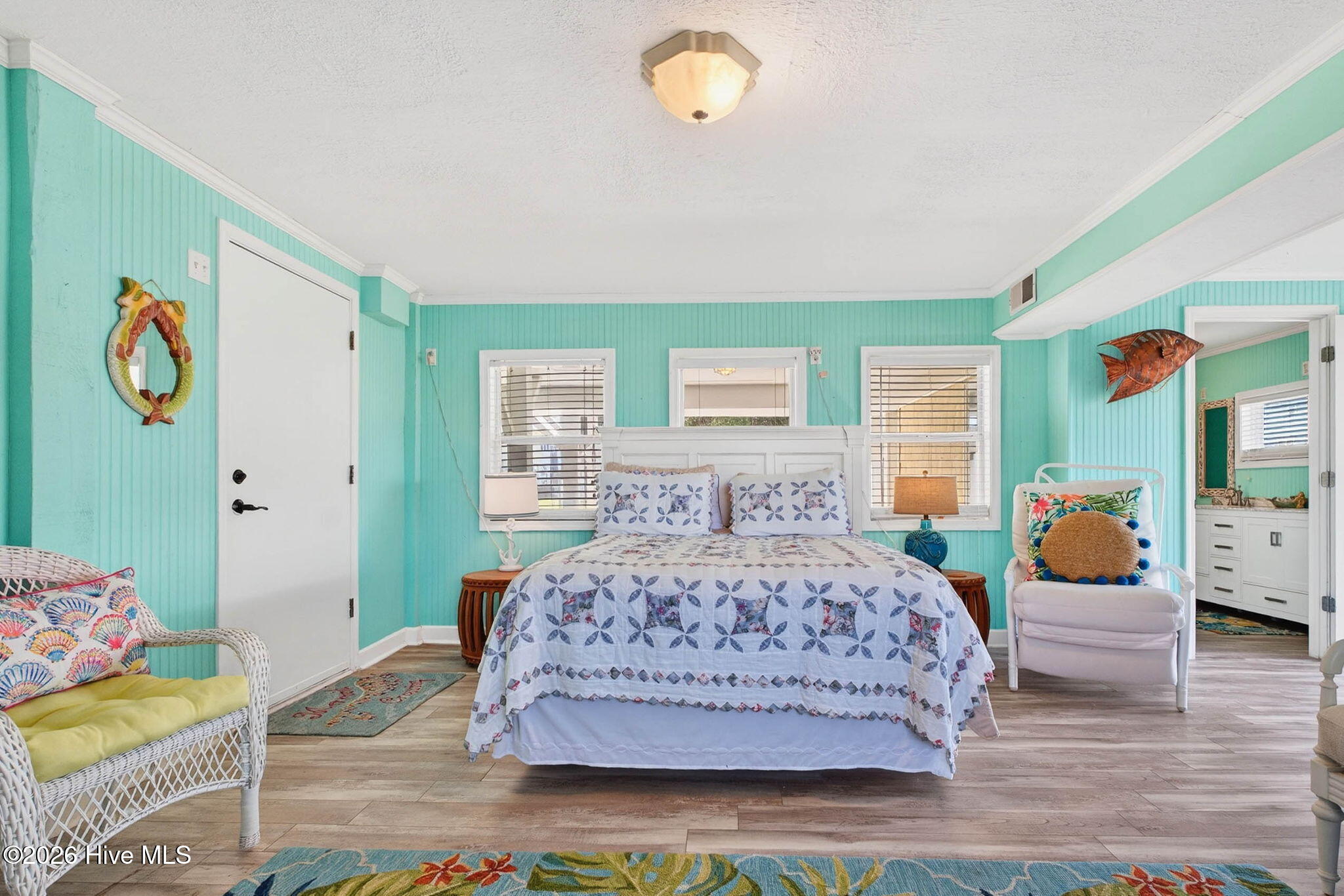 100564283 | Photo 43