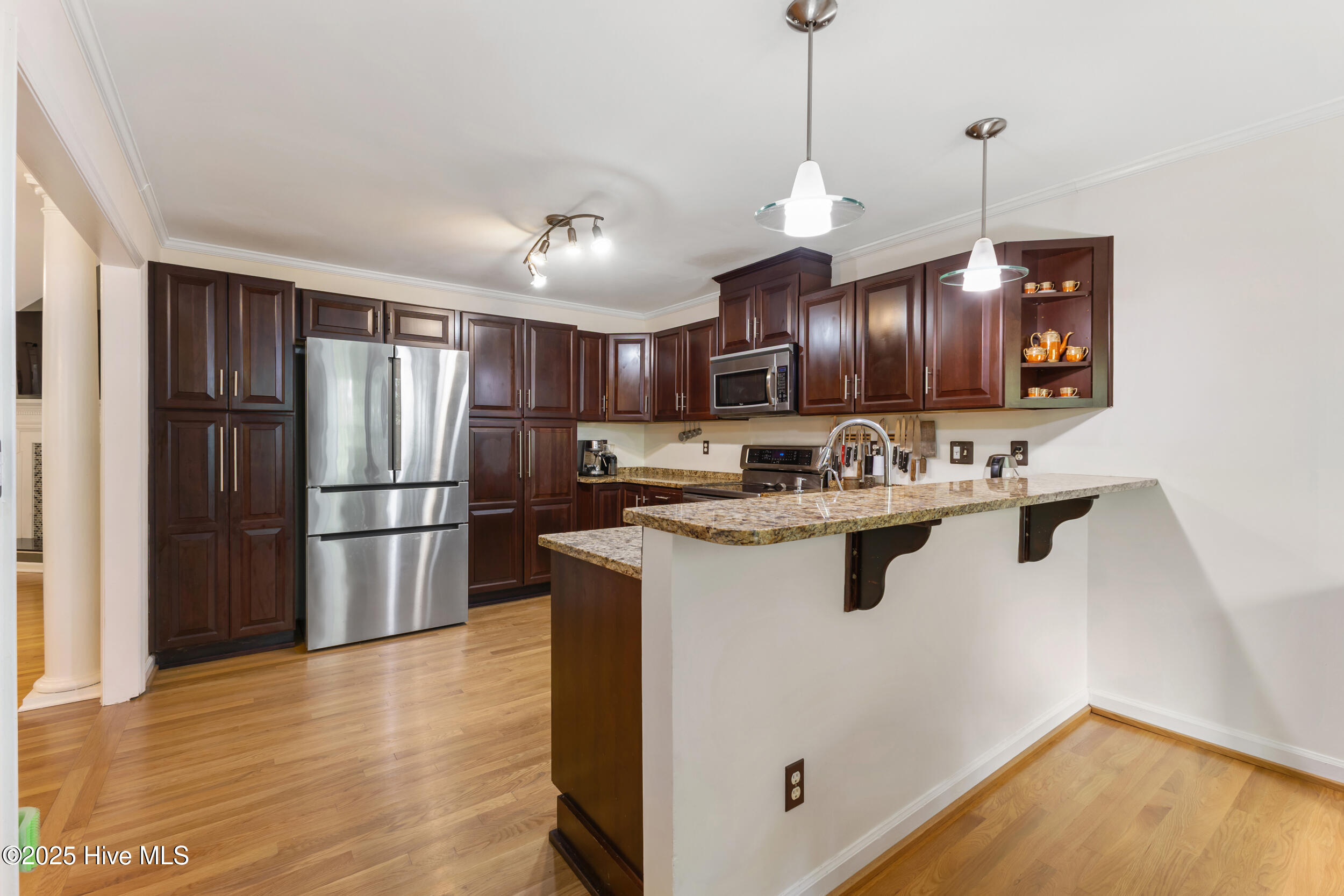 100533907 | Photo 14