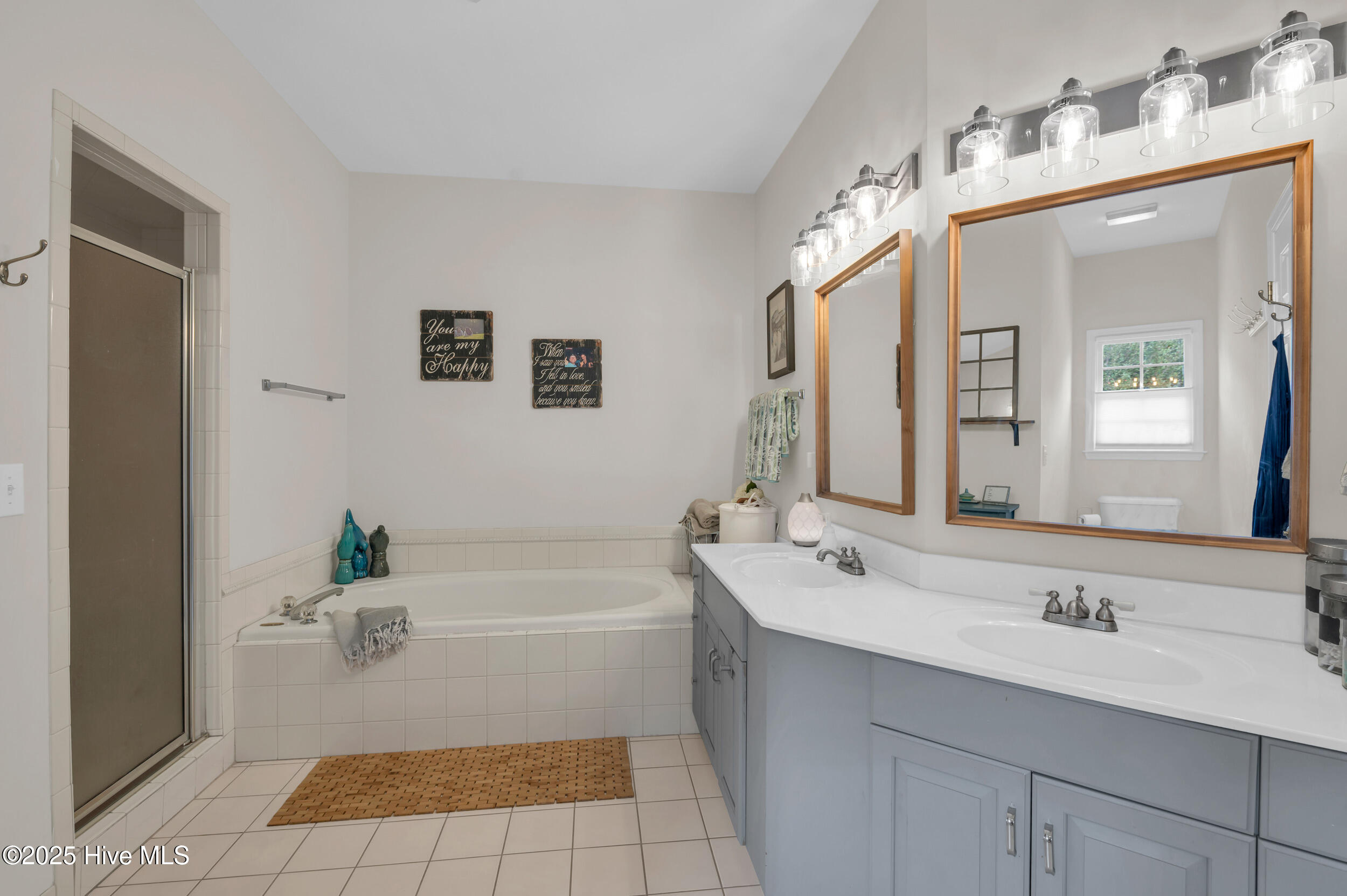 100536270 | Photo 16