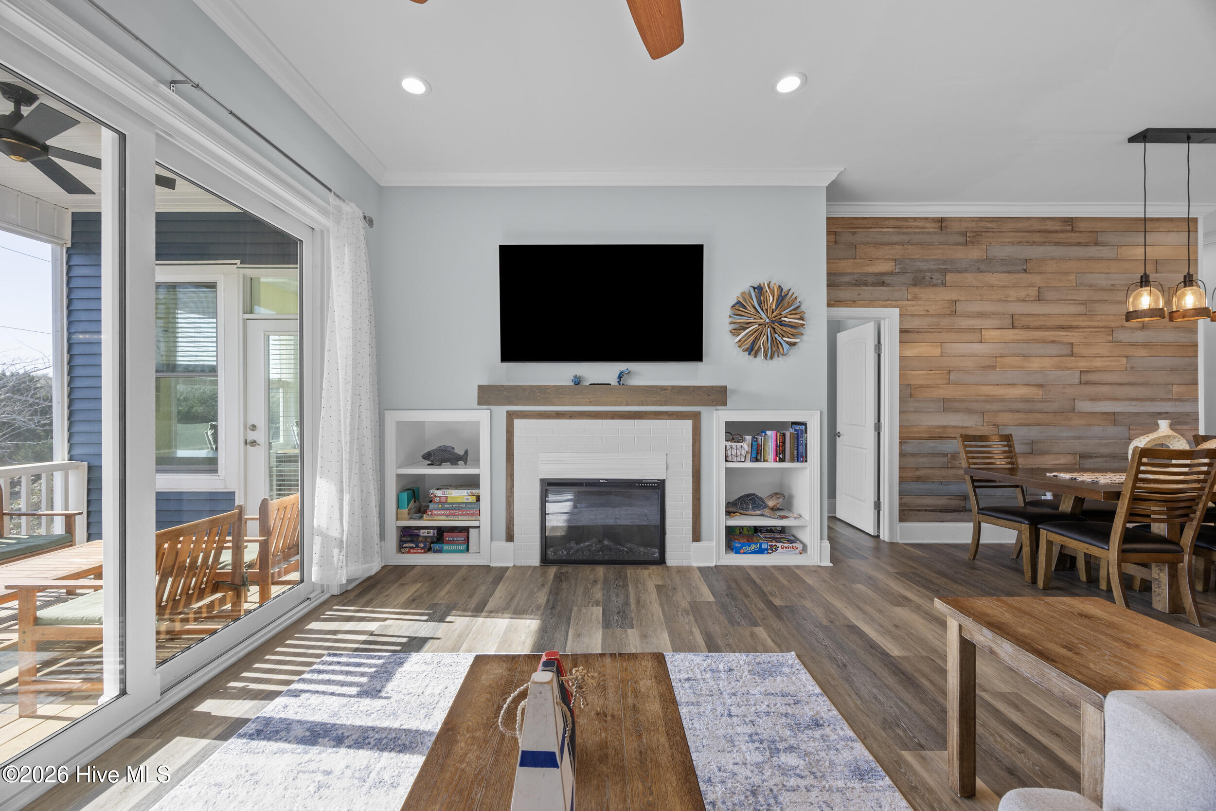 100562655 | Photo 22