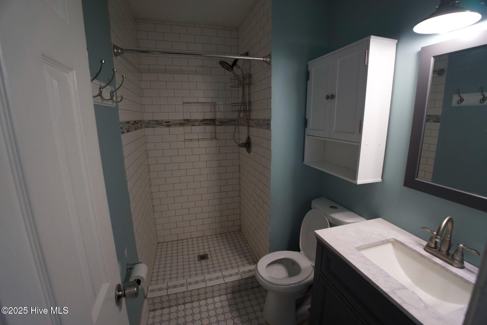 100527743 | Photo 13