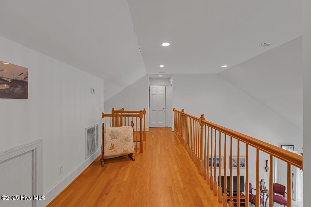 100530645 | Photo 31