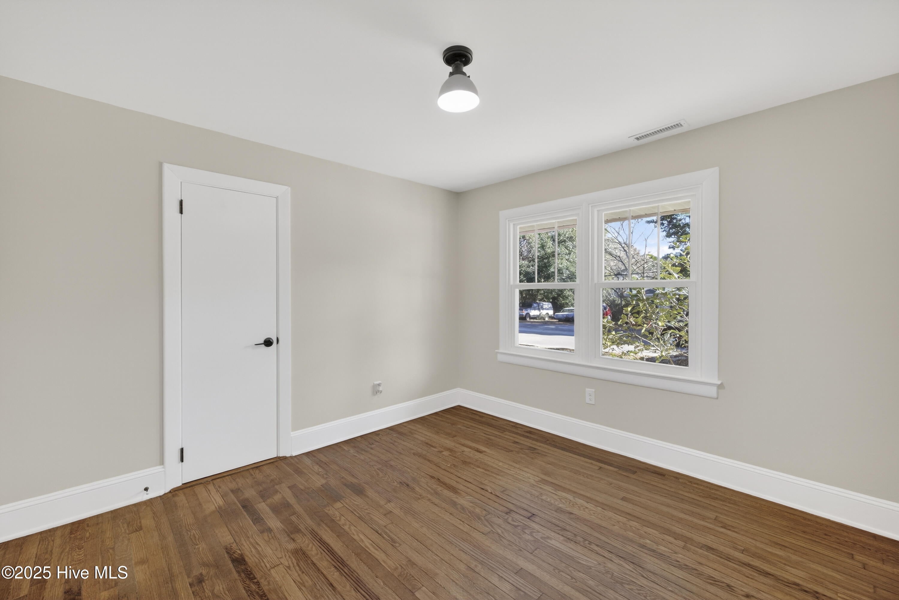 100567481 | Photo 19