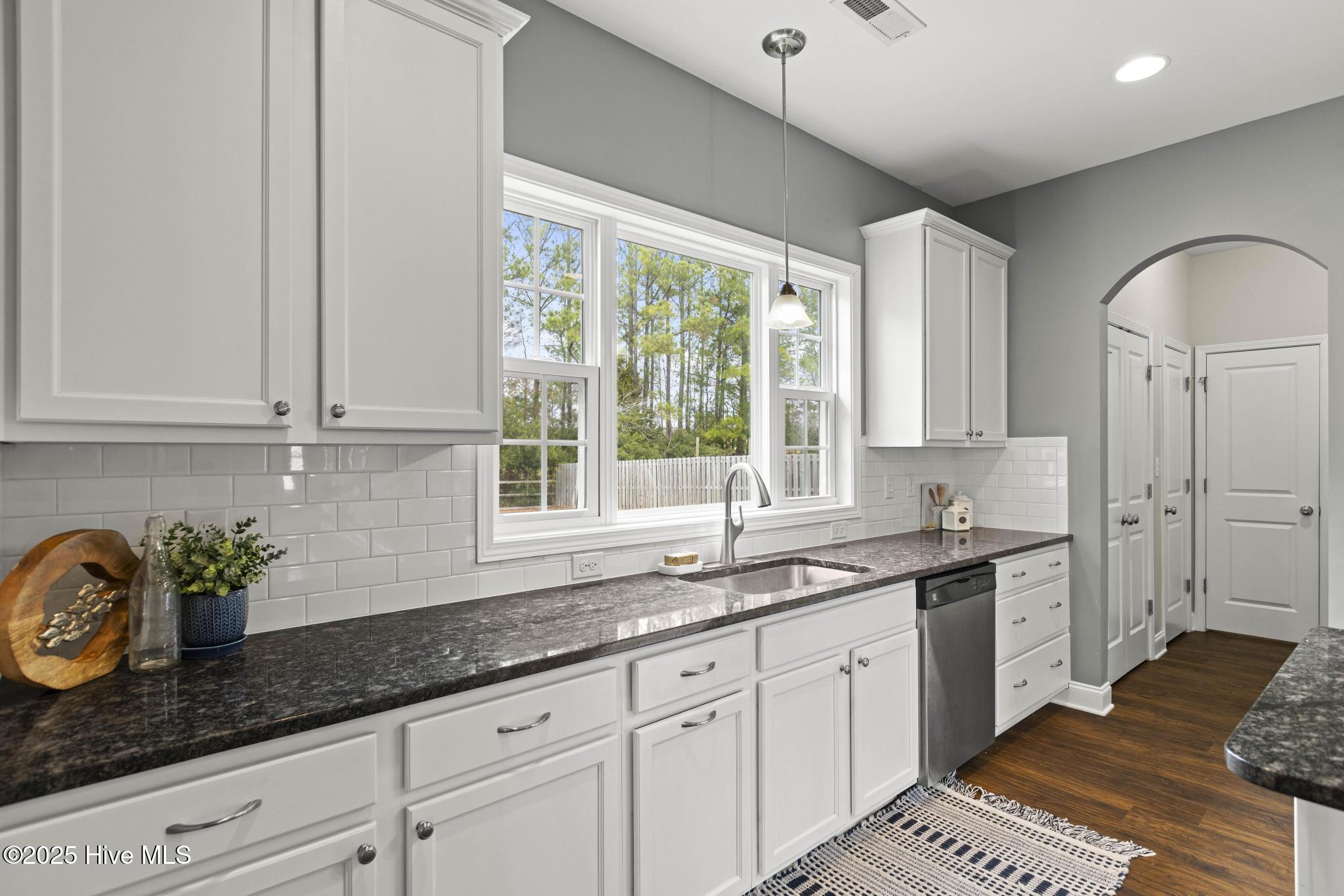 100543084 | Photo 17