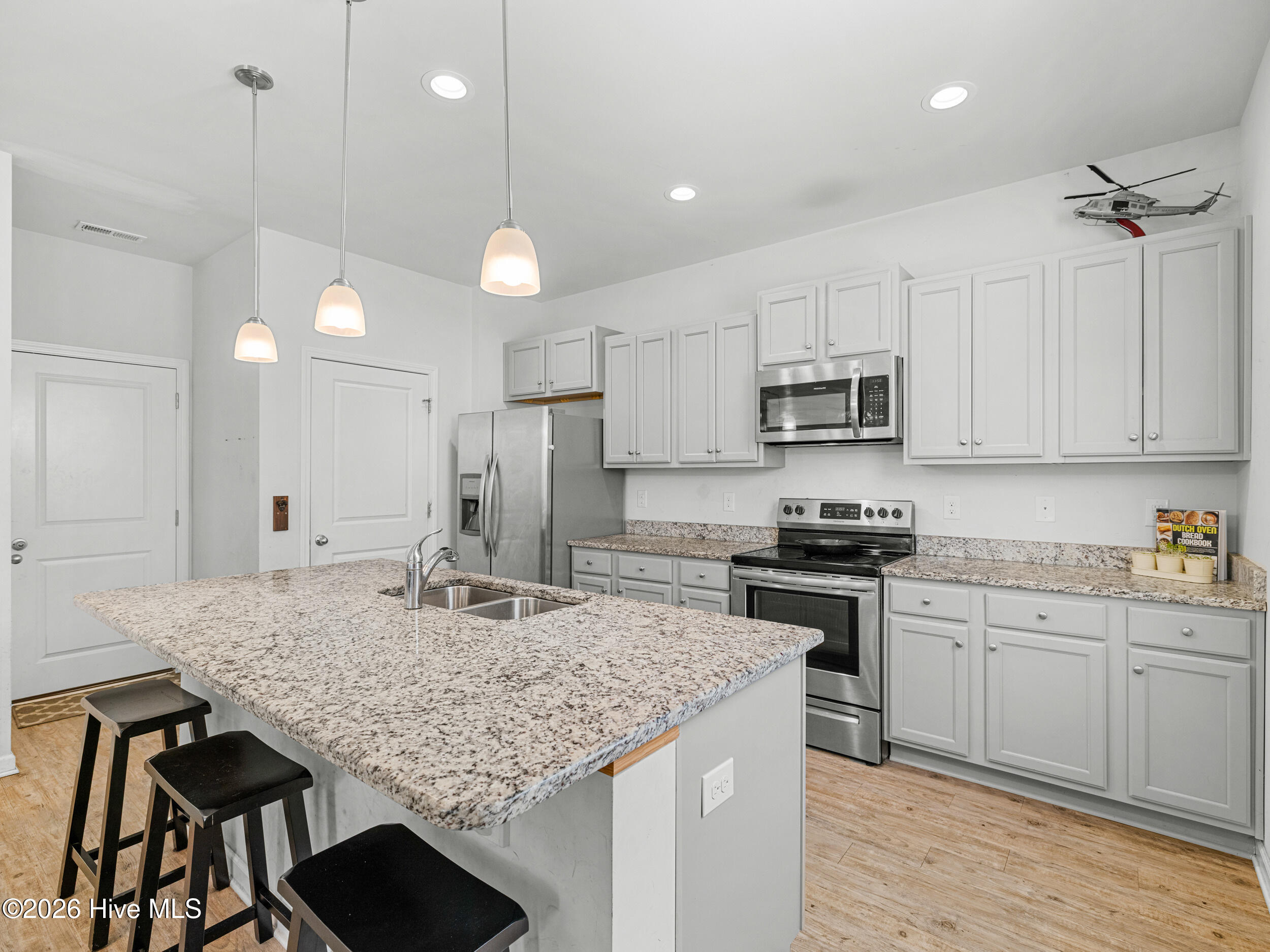 100567072 | Photo 14