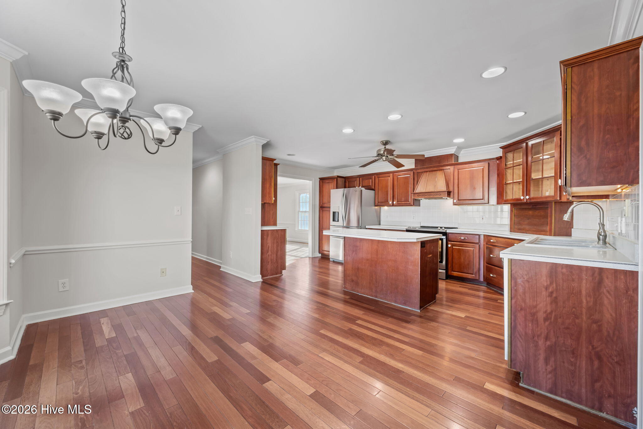 100542324 | Photo 32