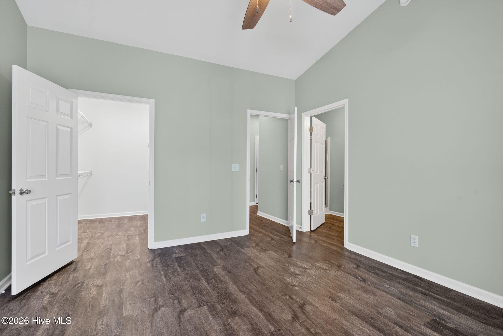 100564275 | Photo 15