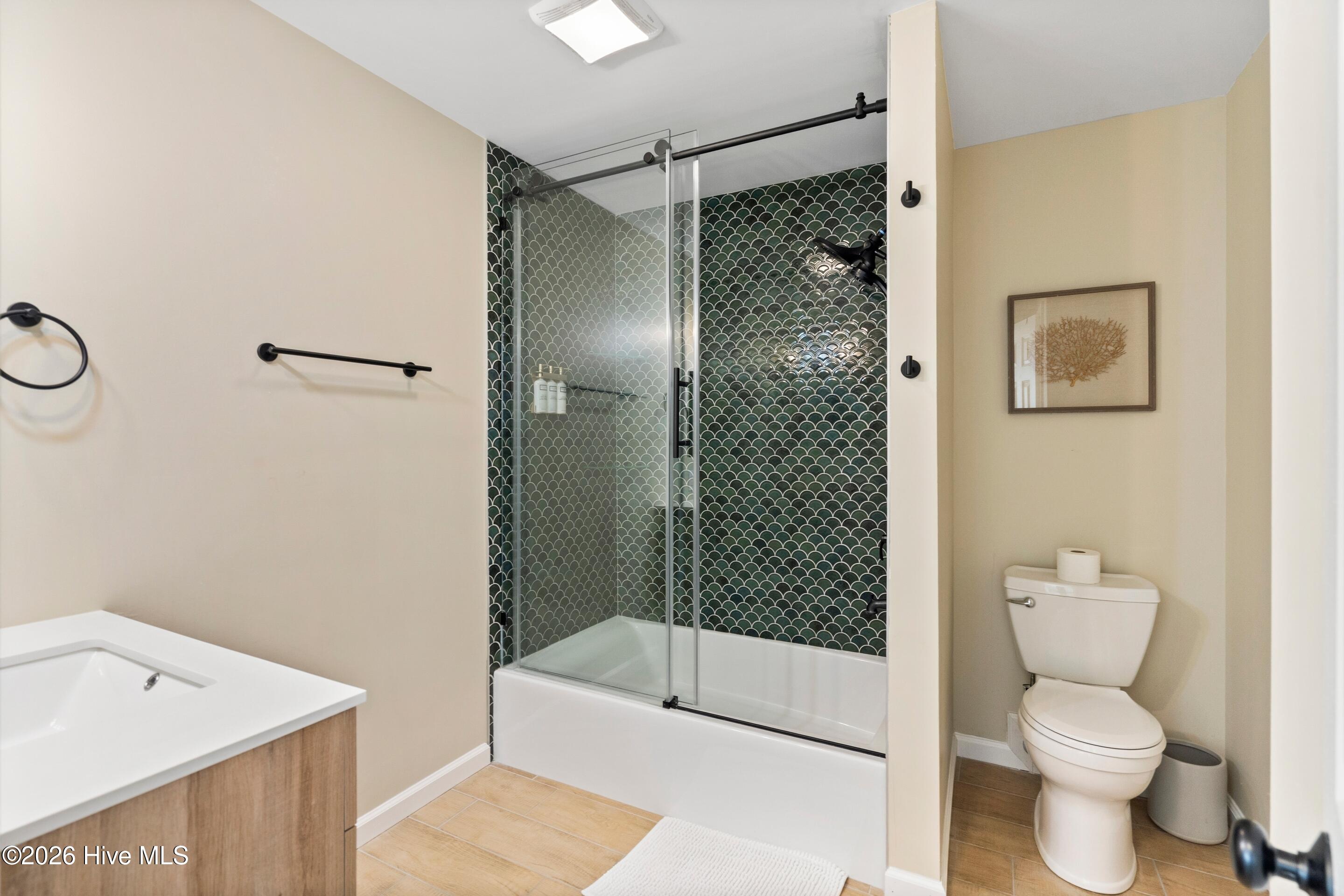 100547634 | Photo 25