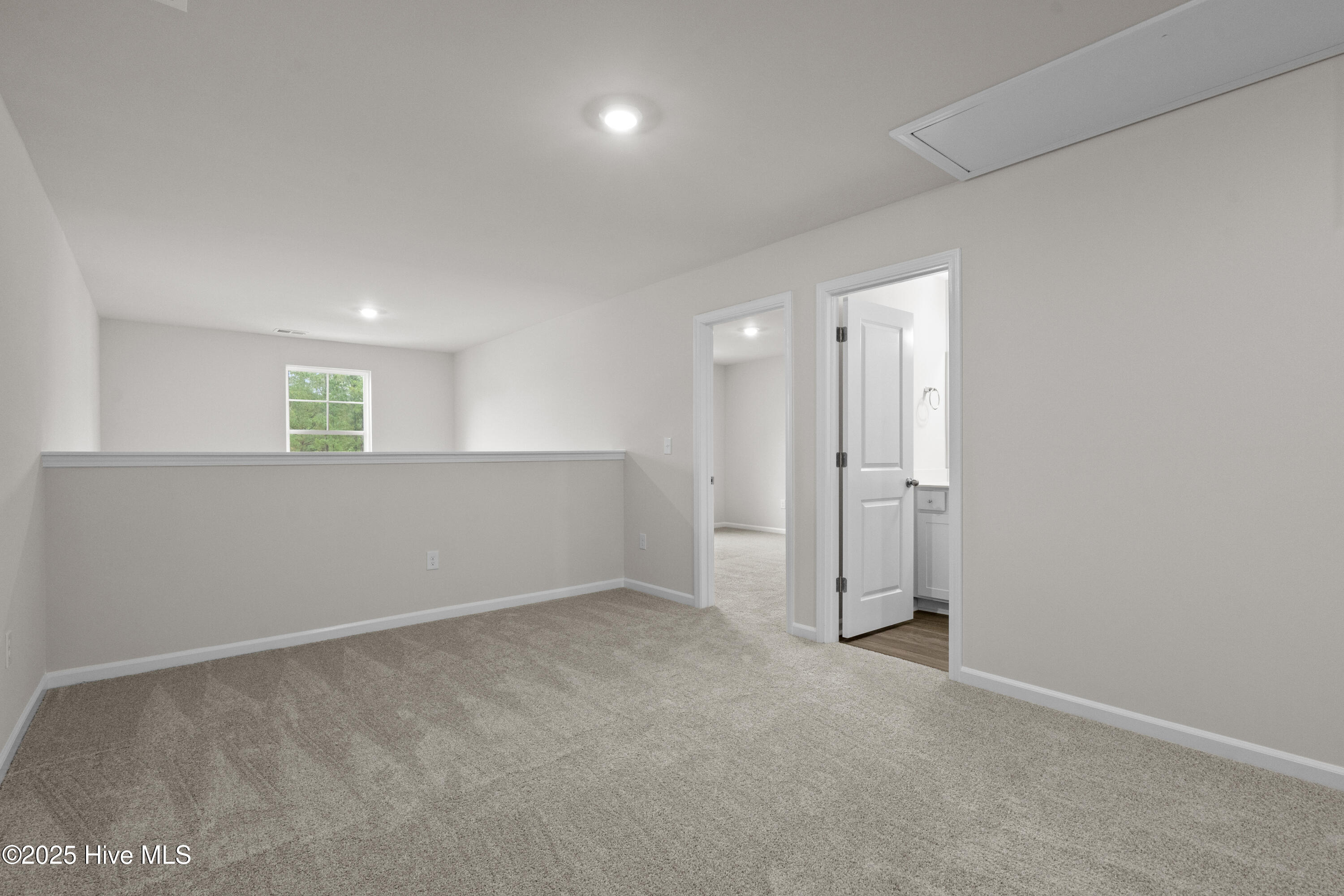 100547347 | Photo 28