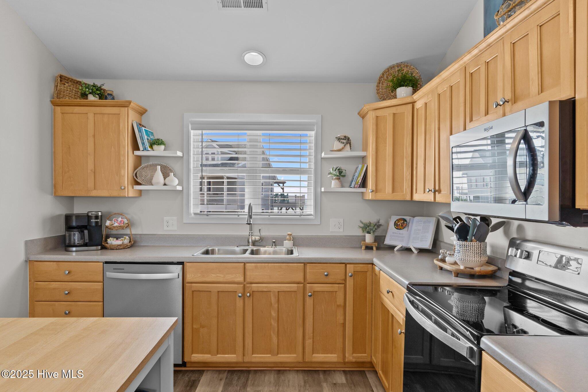 100529383 | Photo 13