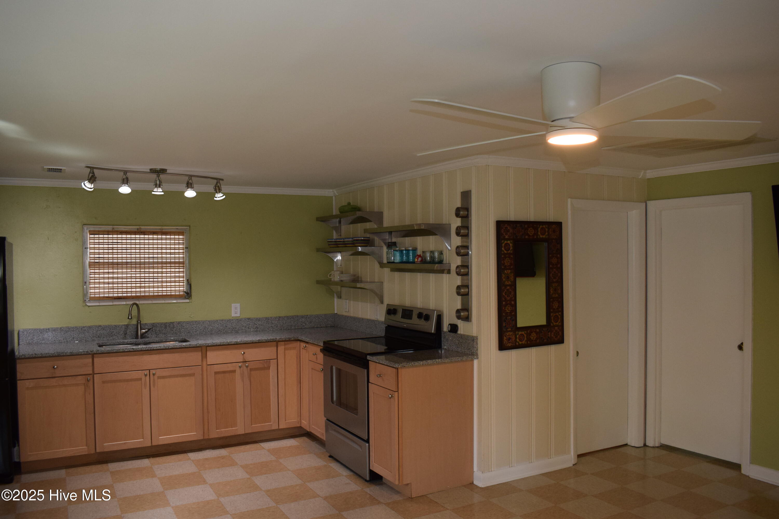 100500447 | Photo 22