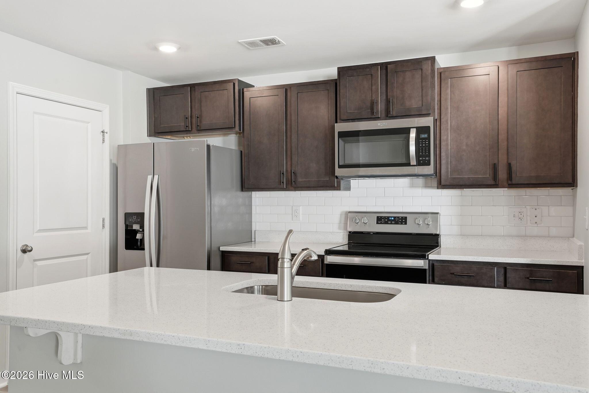 100558624 | Photo 21