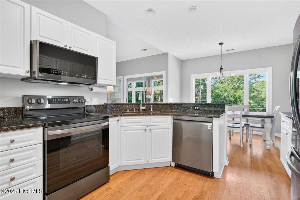 100561885 | Photo 30