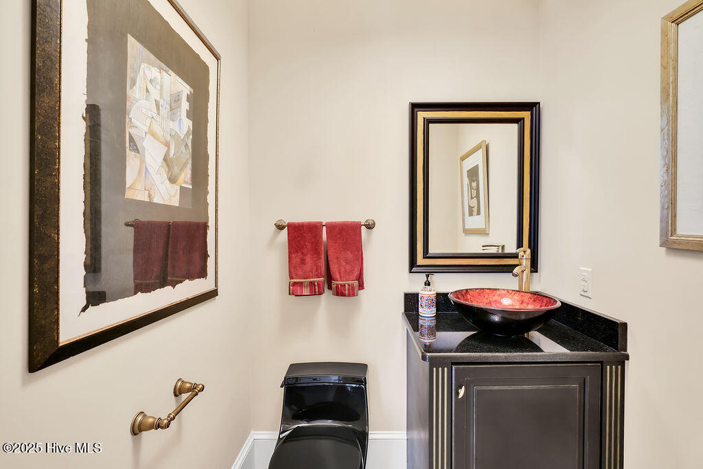 100535984 | Photo 23