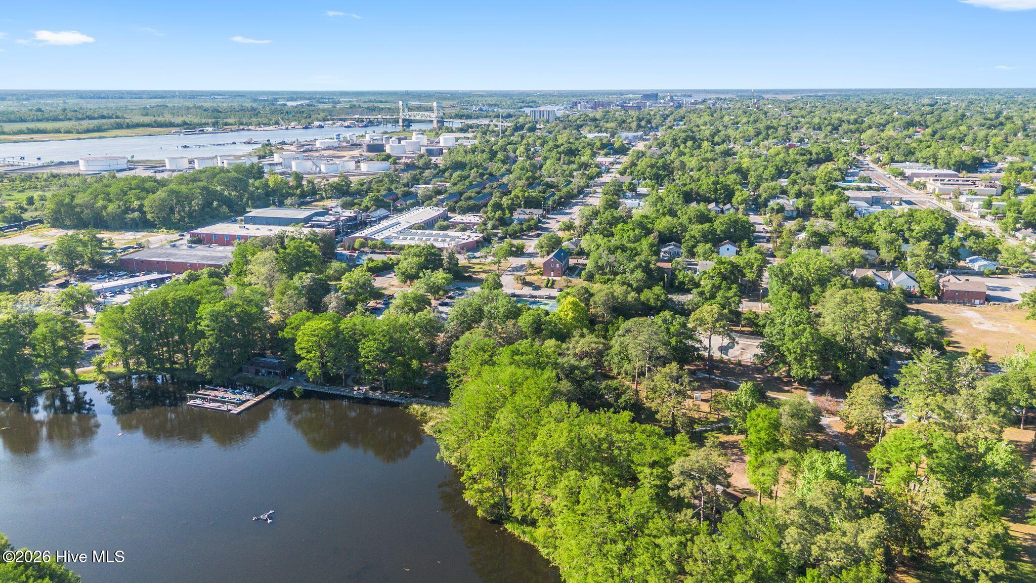 100570327 | Photo 76