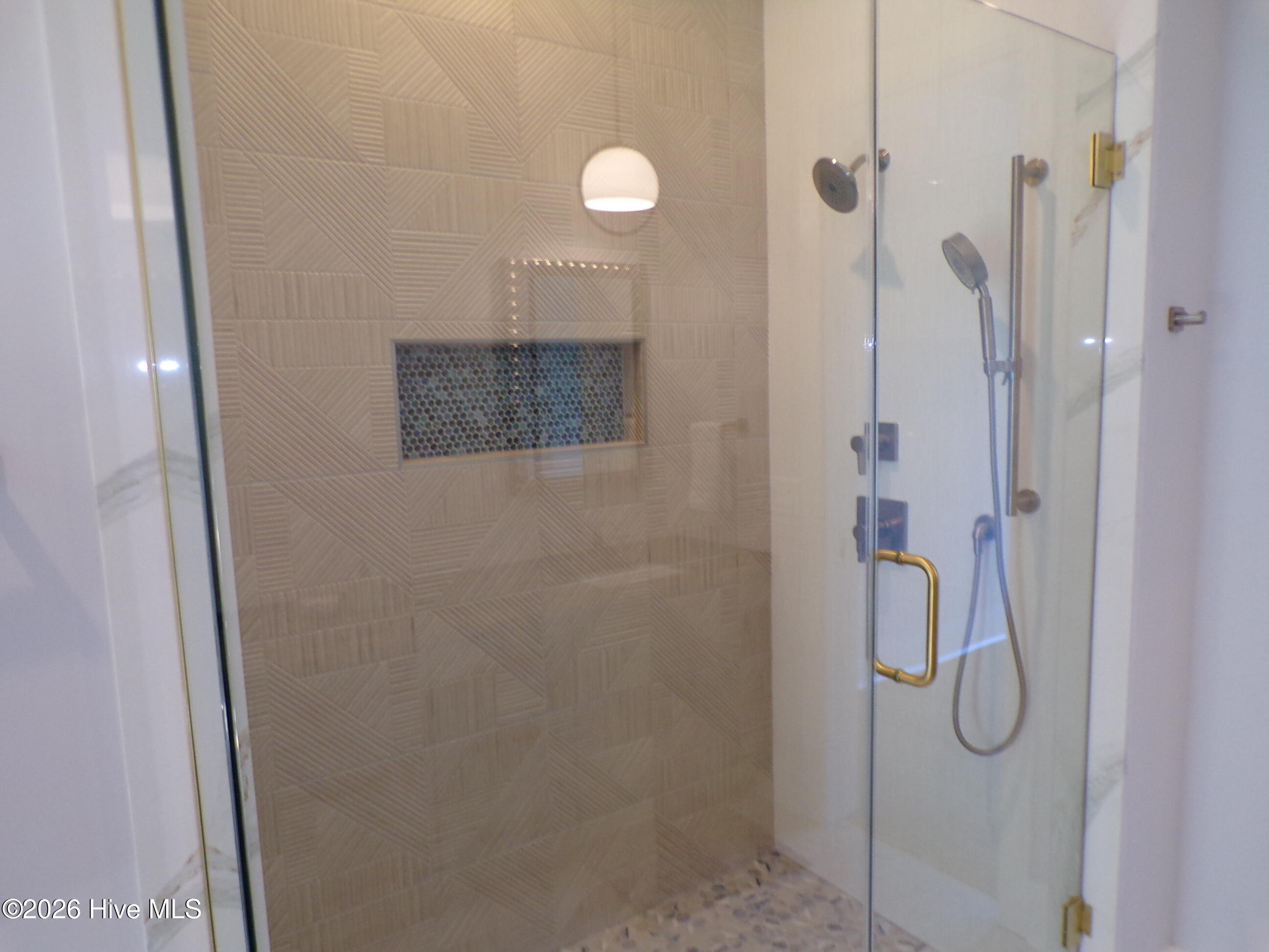 100556188 | Photo 22