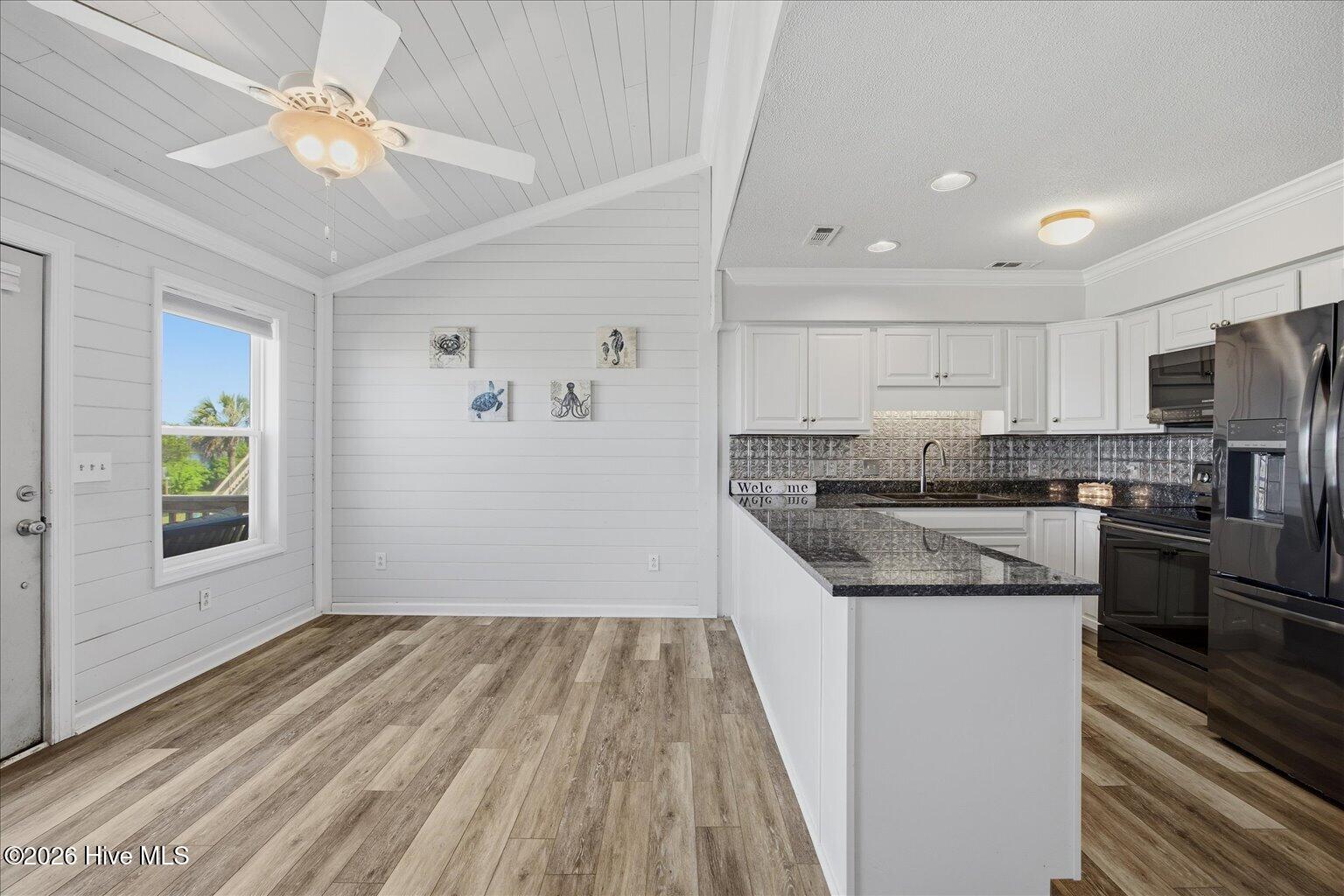 100570154 | Photo 42