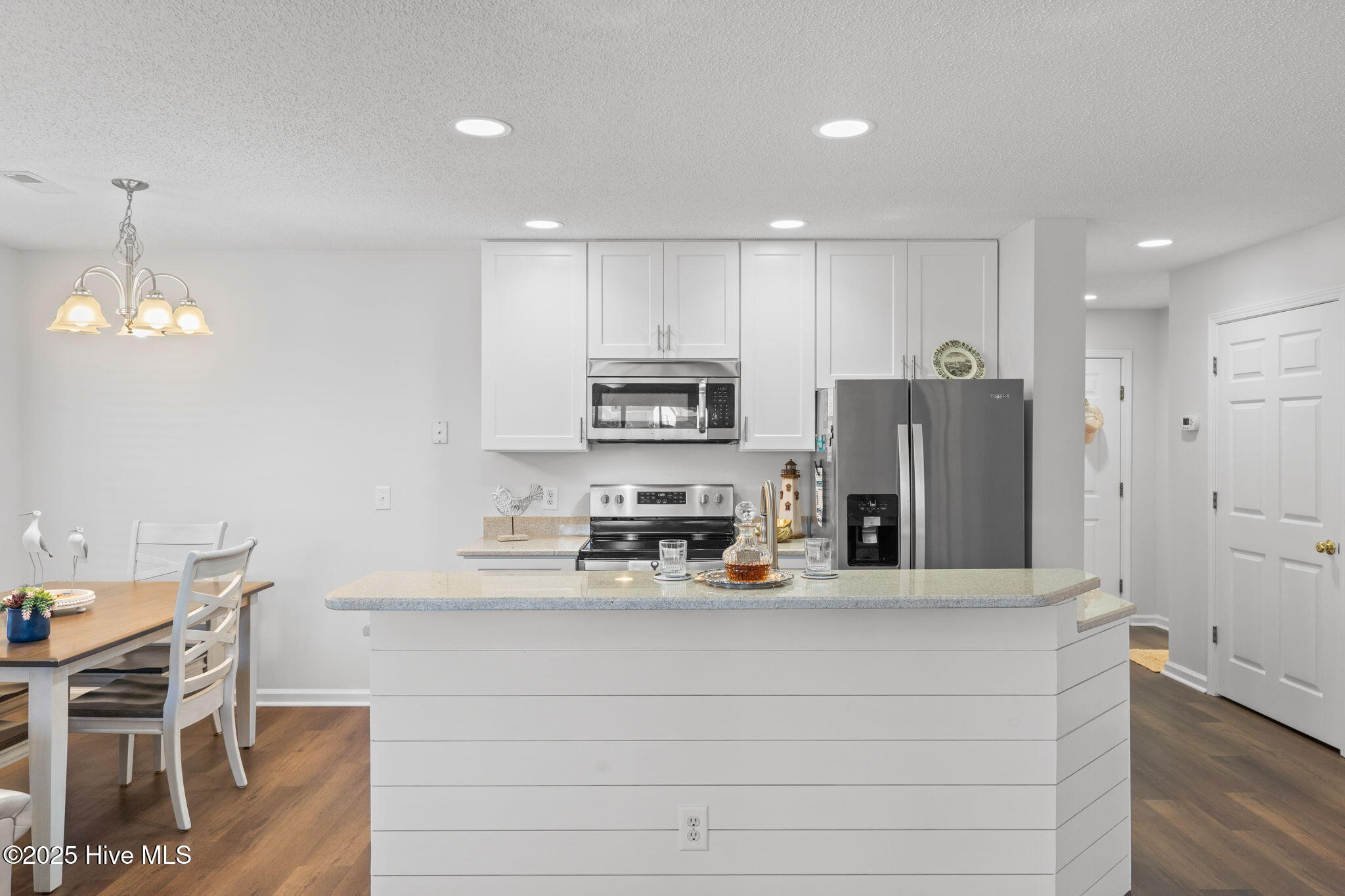 100543125 | Photo 12