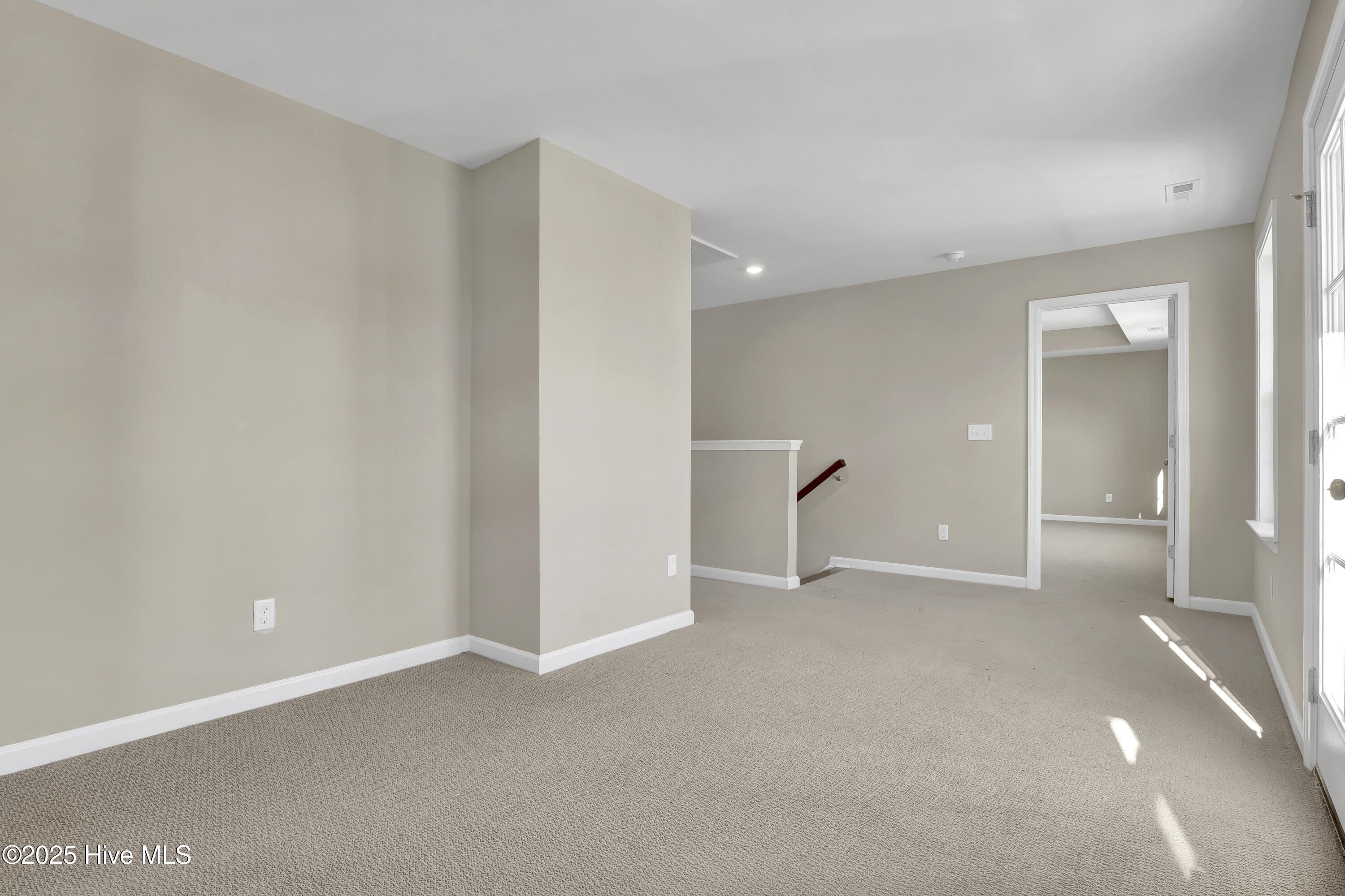 100561903 | Photo 19