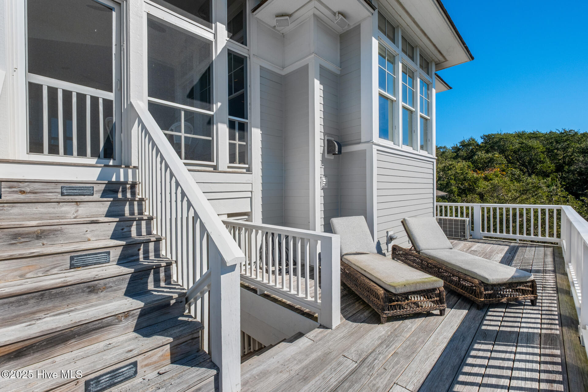 100540295 | Photo 46