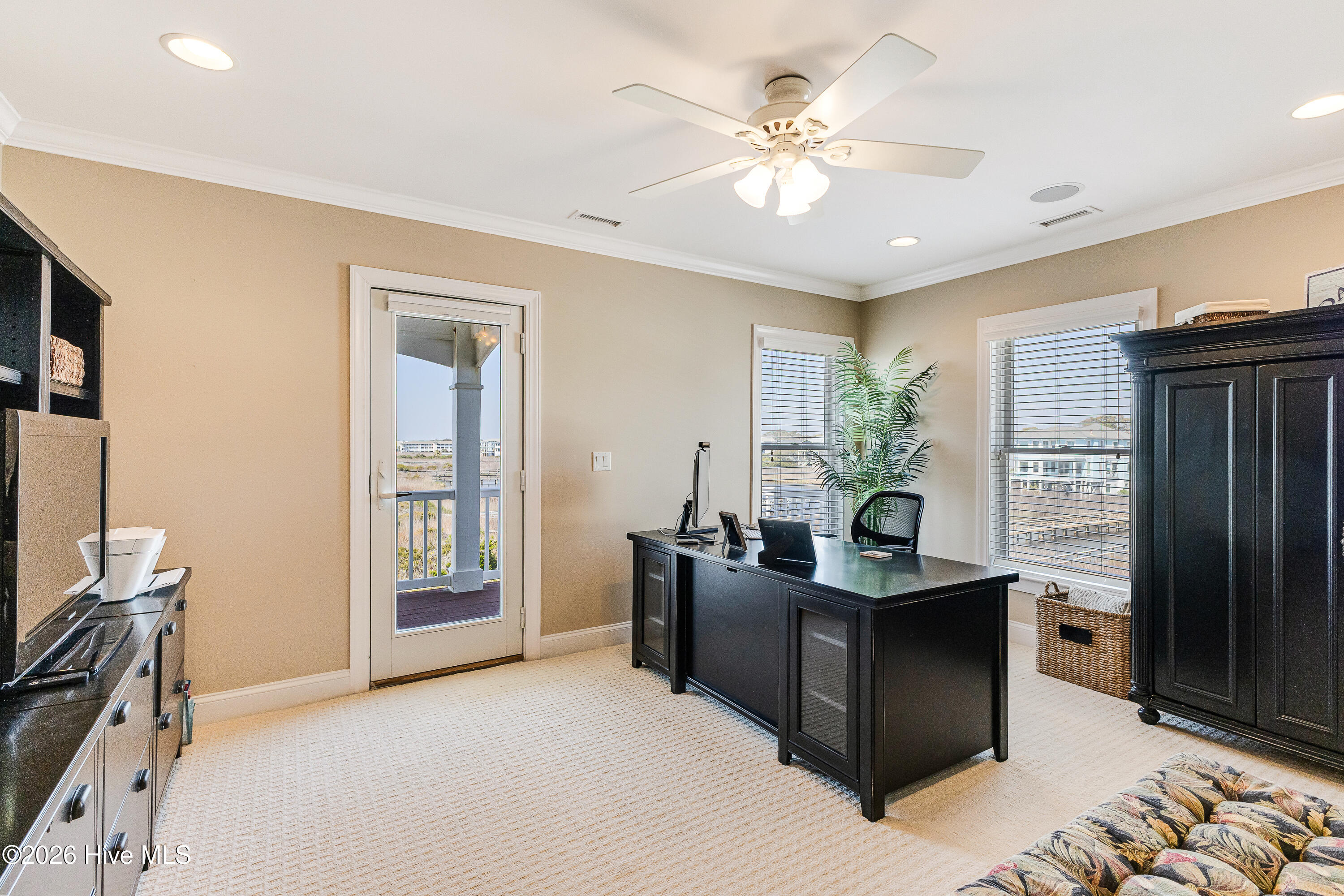 100567897 | Photo 37