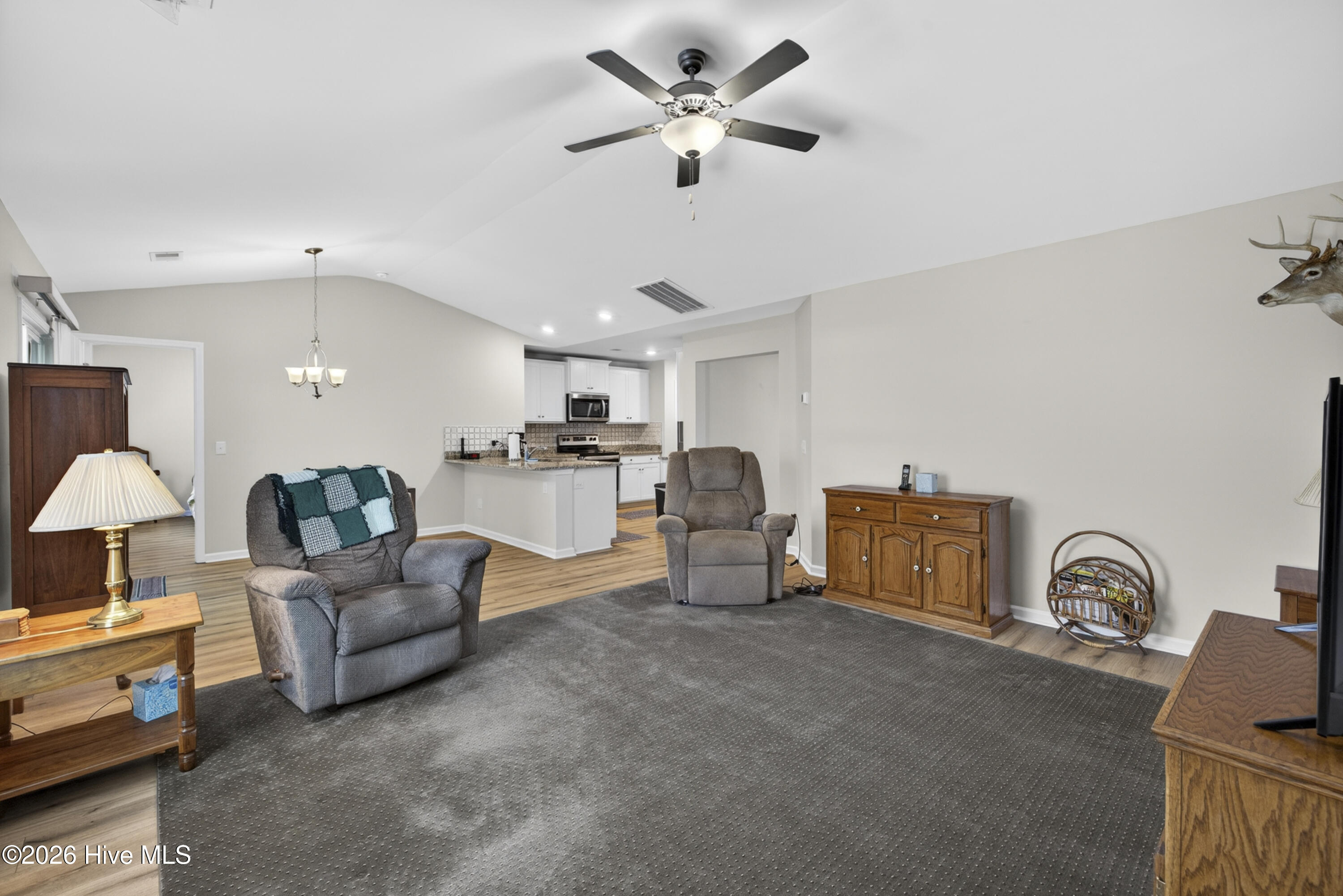 100570076 | Photo 21