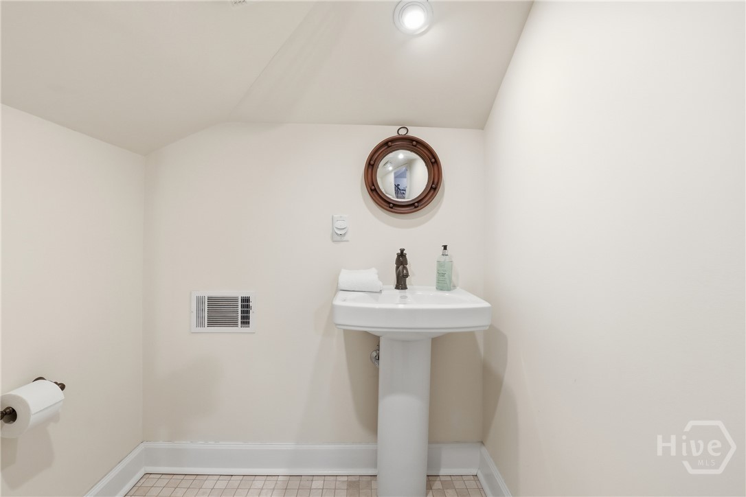 103 E 51st Street, Savannah, GA 31405 Listing Photo  34