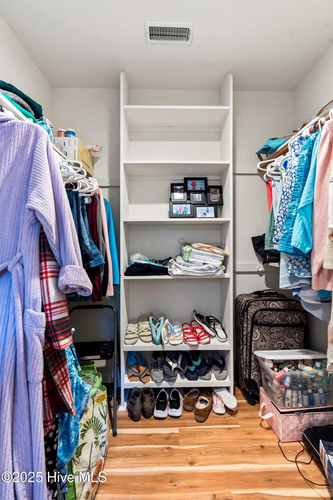 100517106 | Photo 31