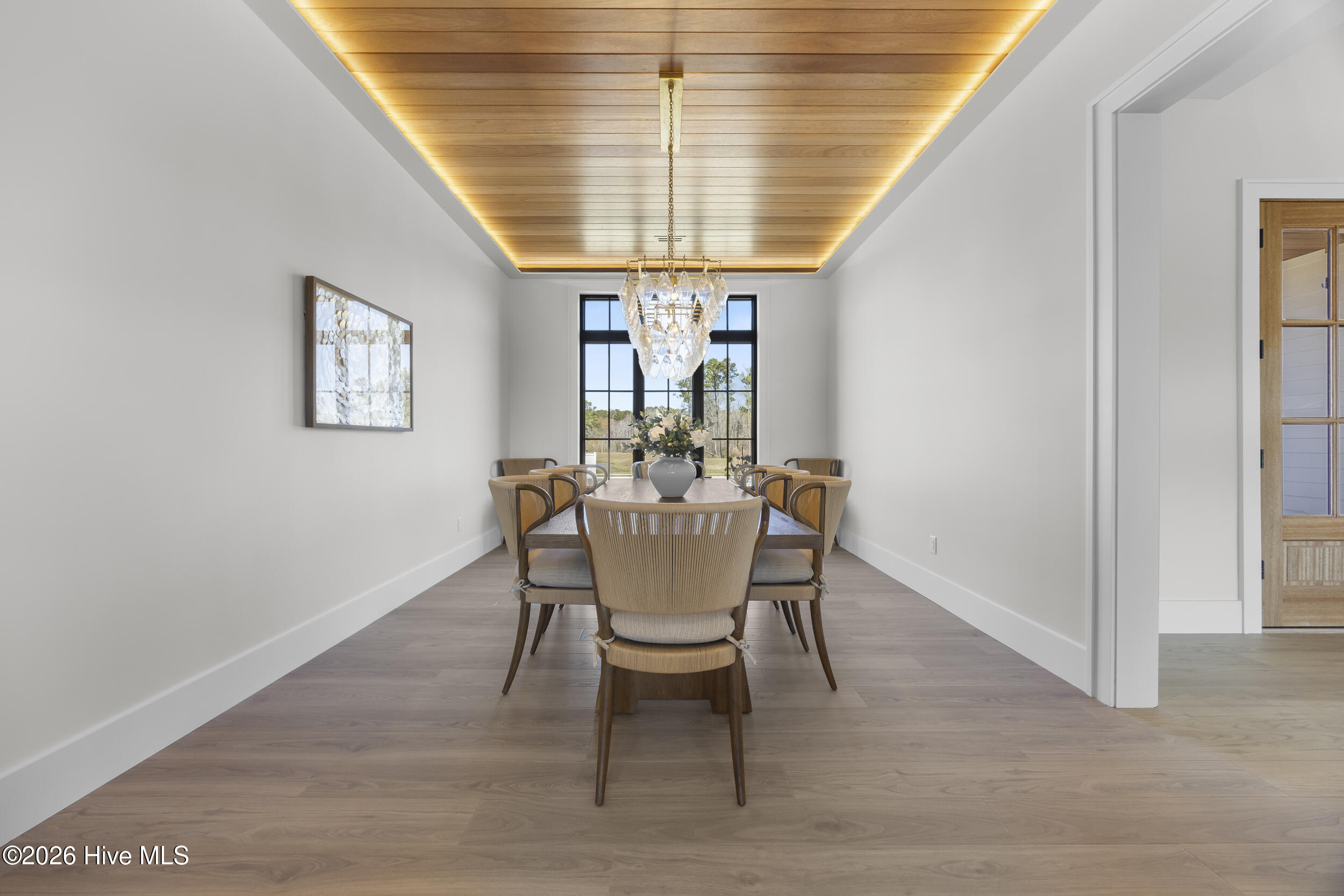 100561987 | Photo 36