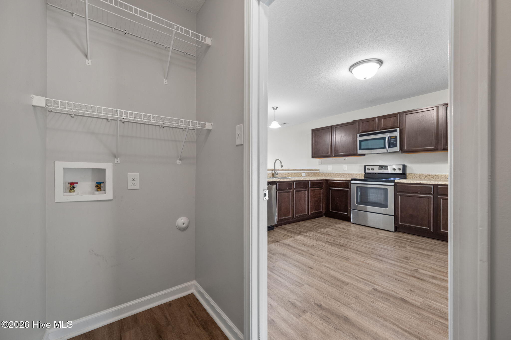 100549105 | Photo 45