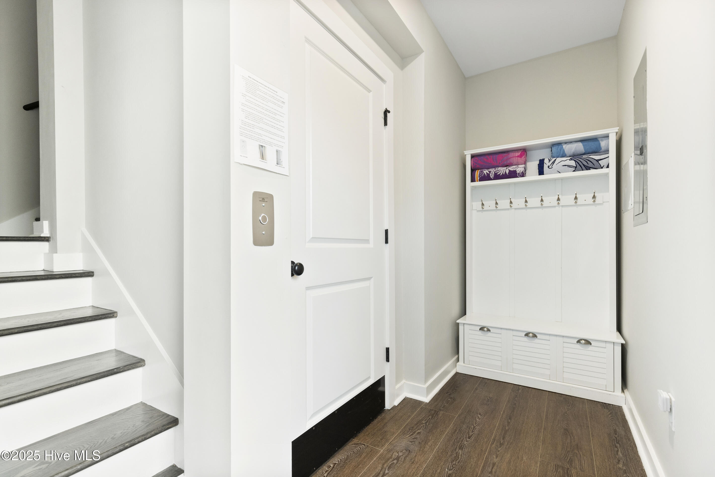 100559926 | Photo 49