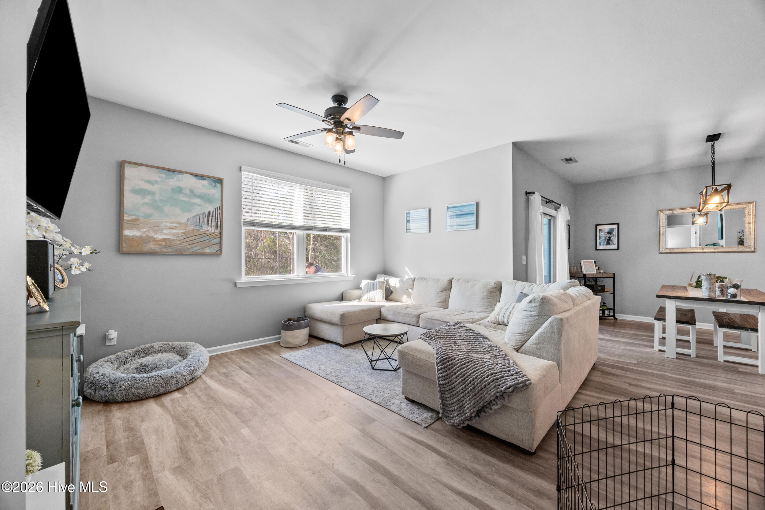 100561982 | Photo 25