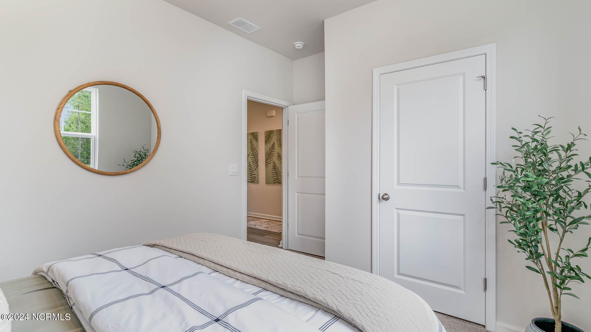 100570612 | Photo 16