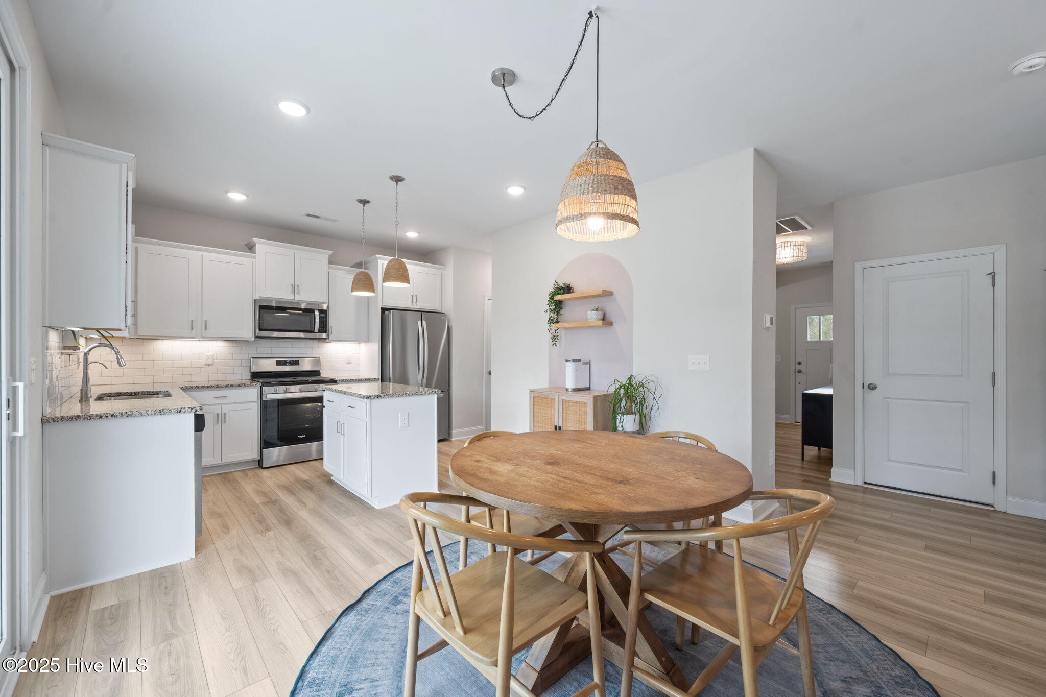 100547025 | Photo 18