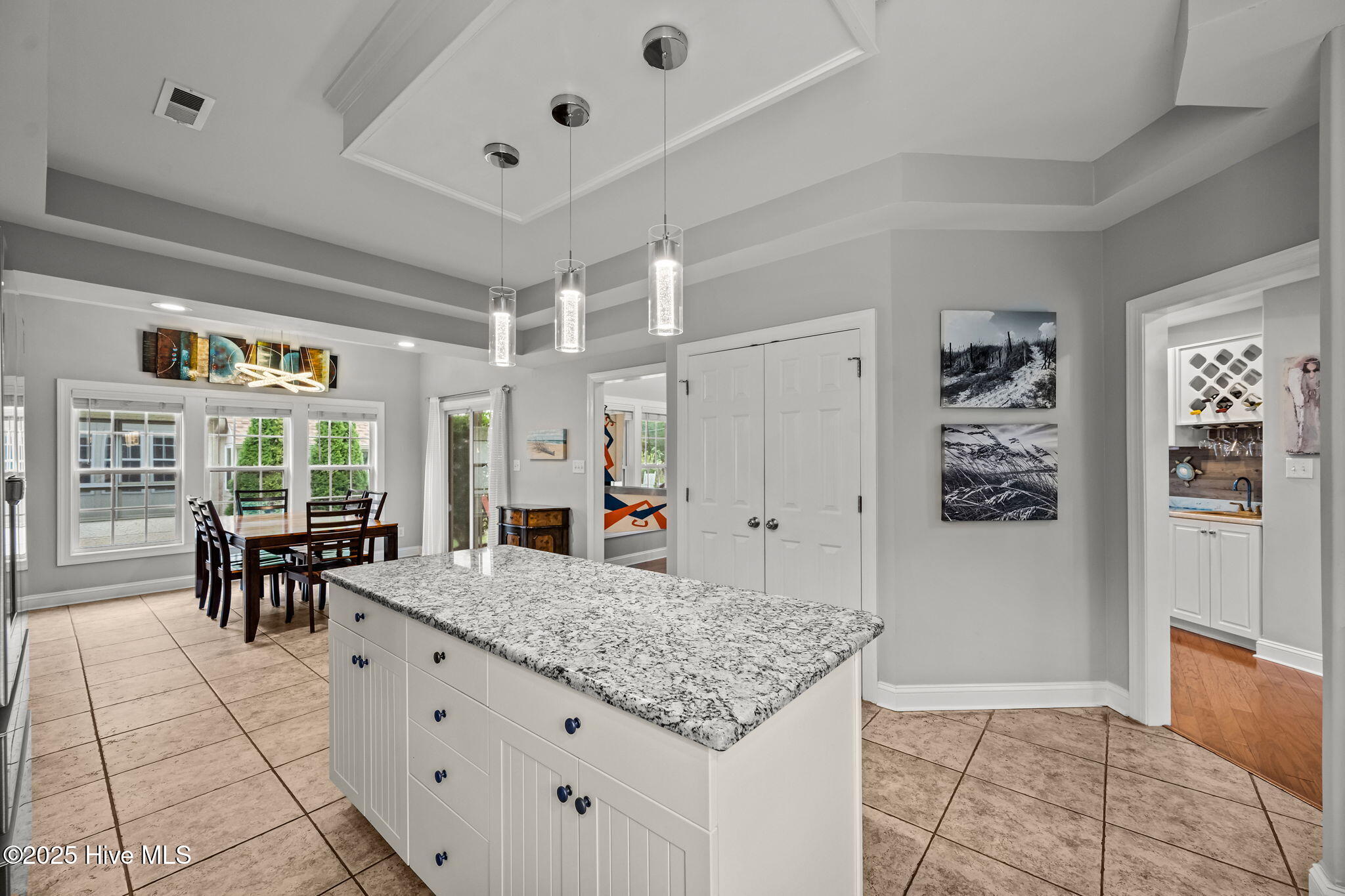 100524687 | Photo 24