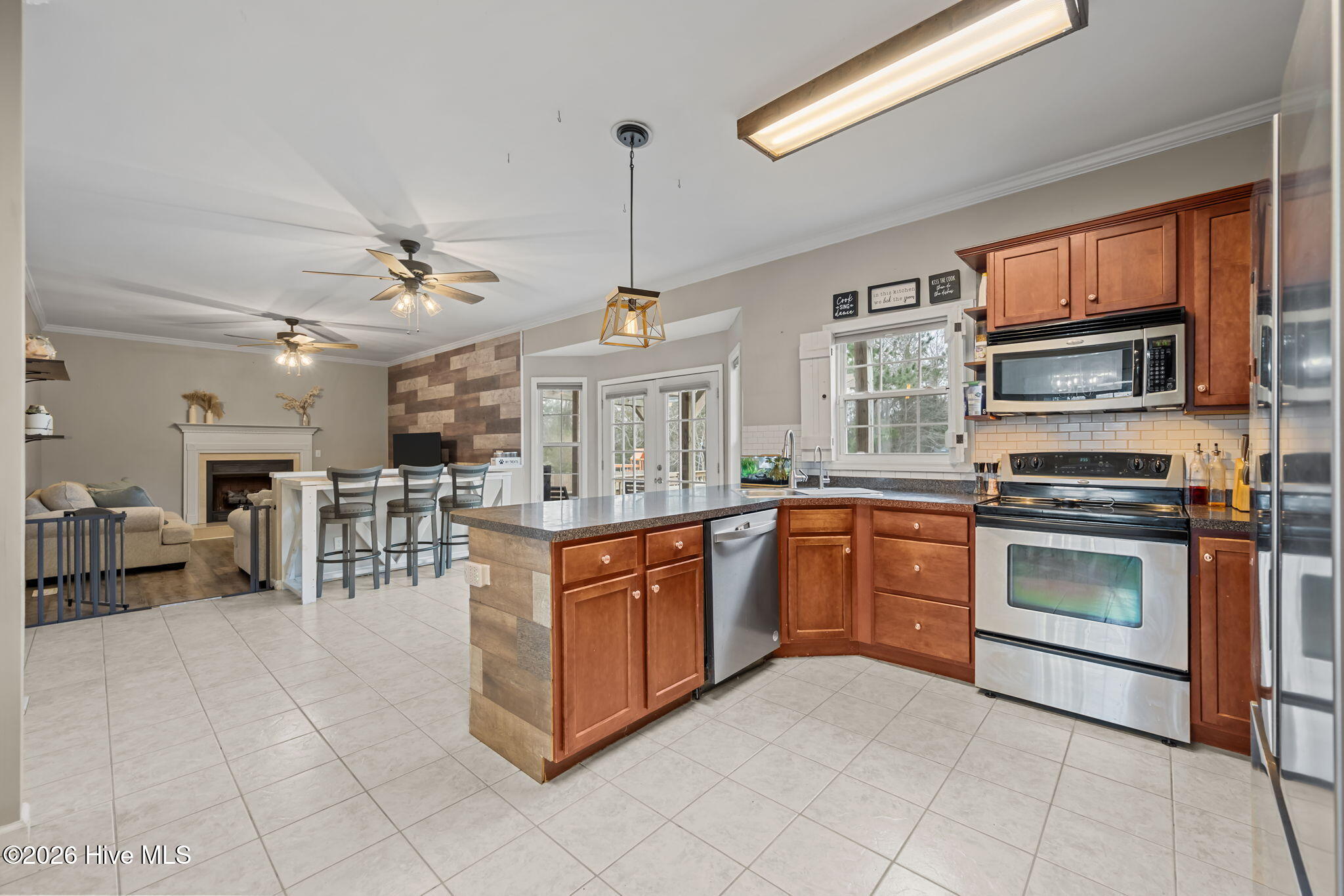 100557668 | Photo 23