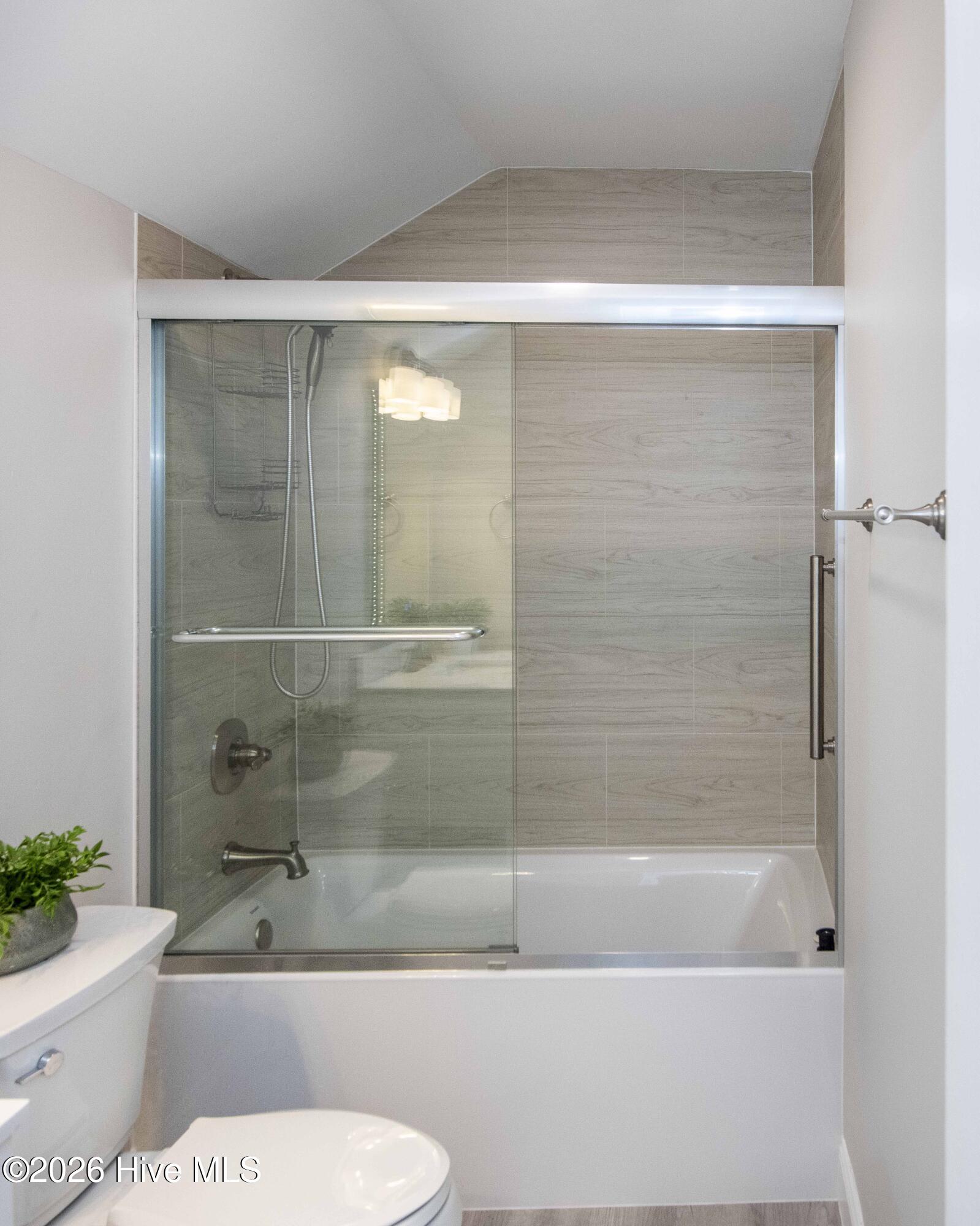 100563041 | Photo 29