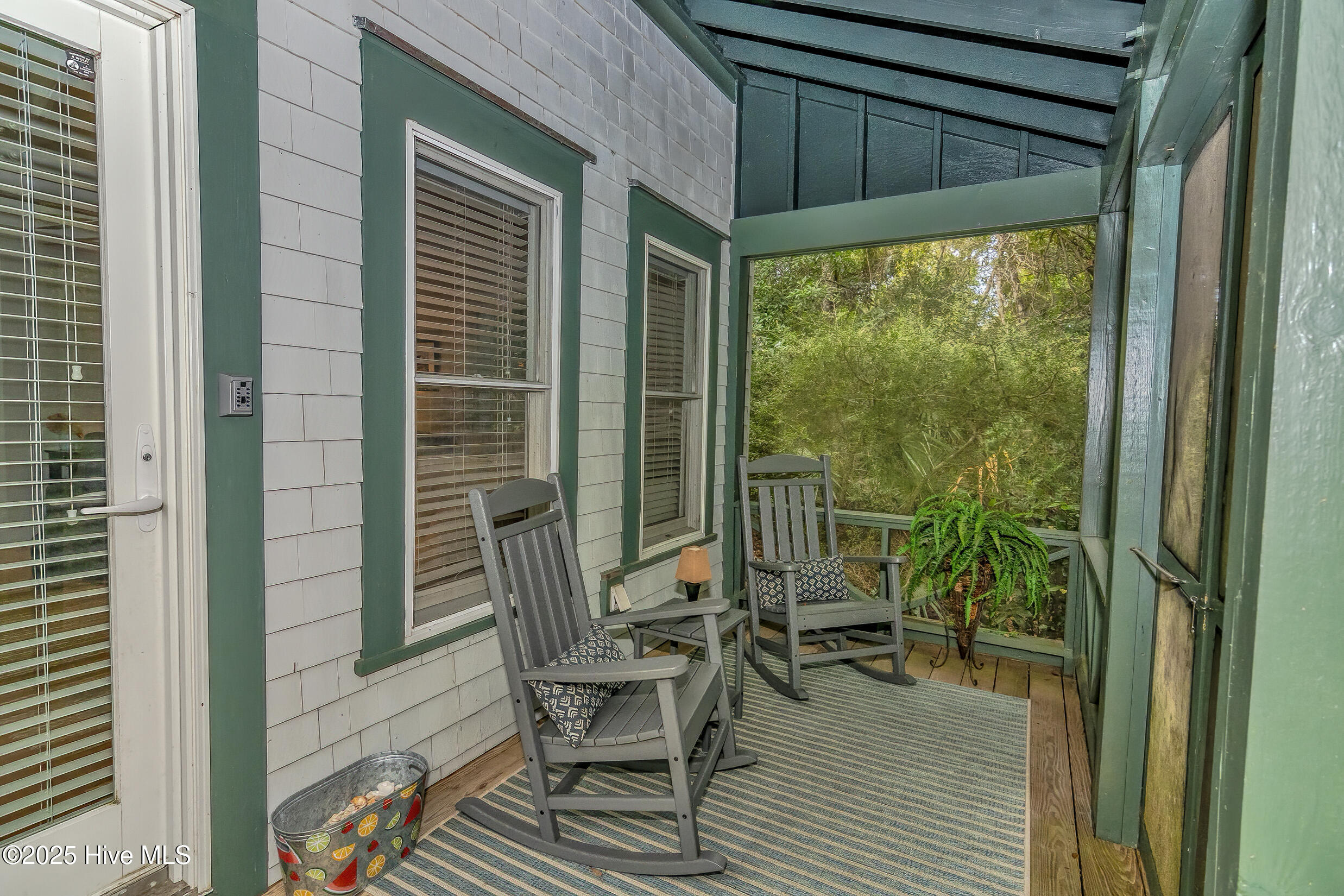 100528350 | Photo 27