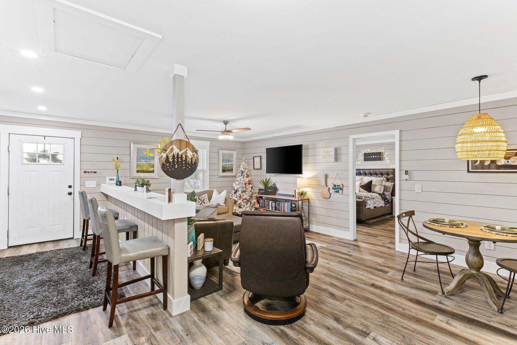 100550580 | Photo 32